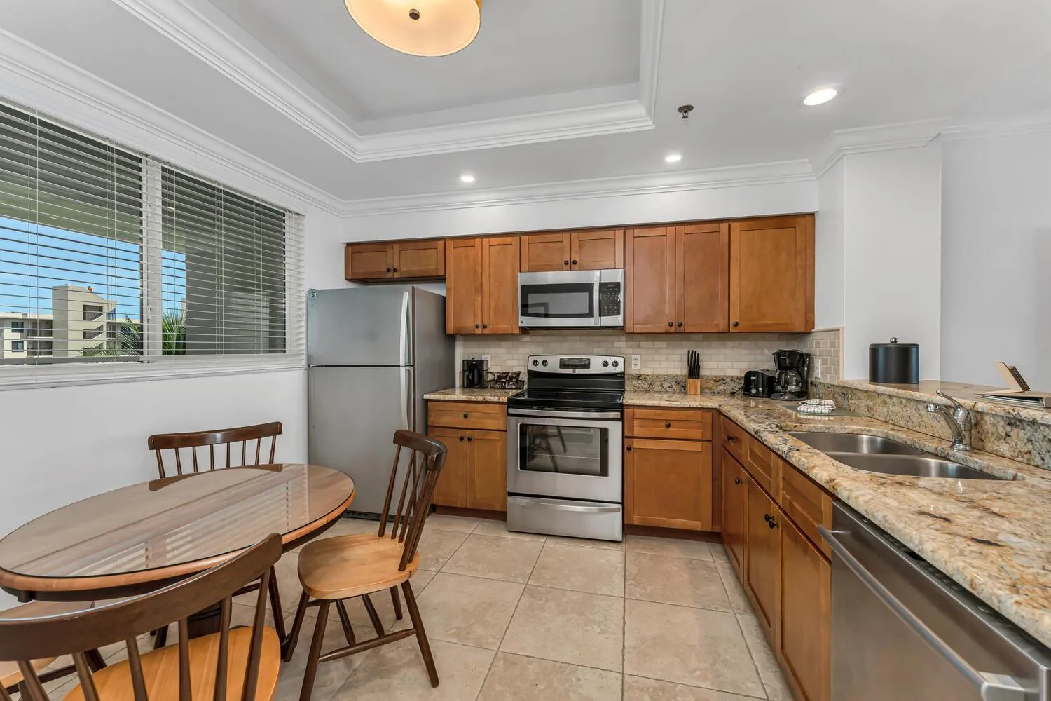 Kitchen or kitchenette in Vanderbilt Beach Resort