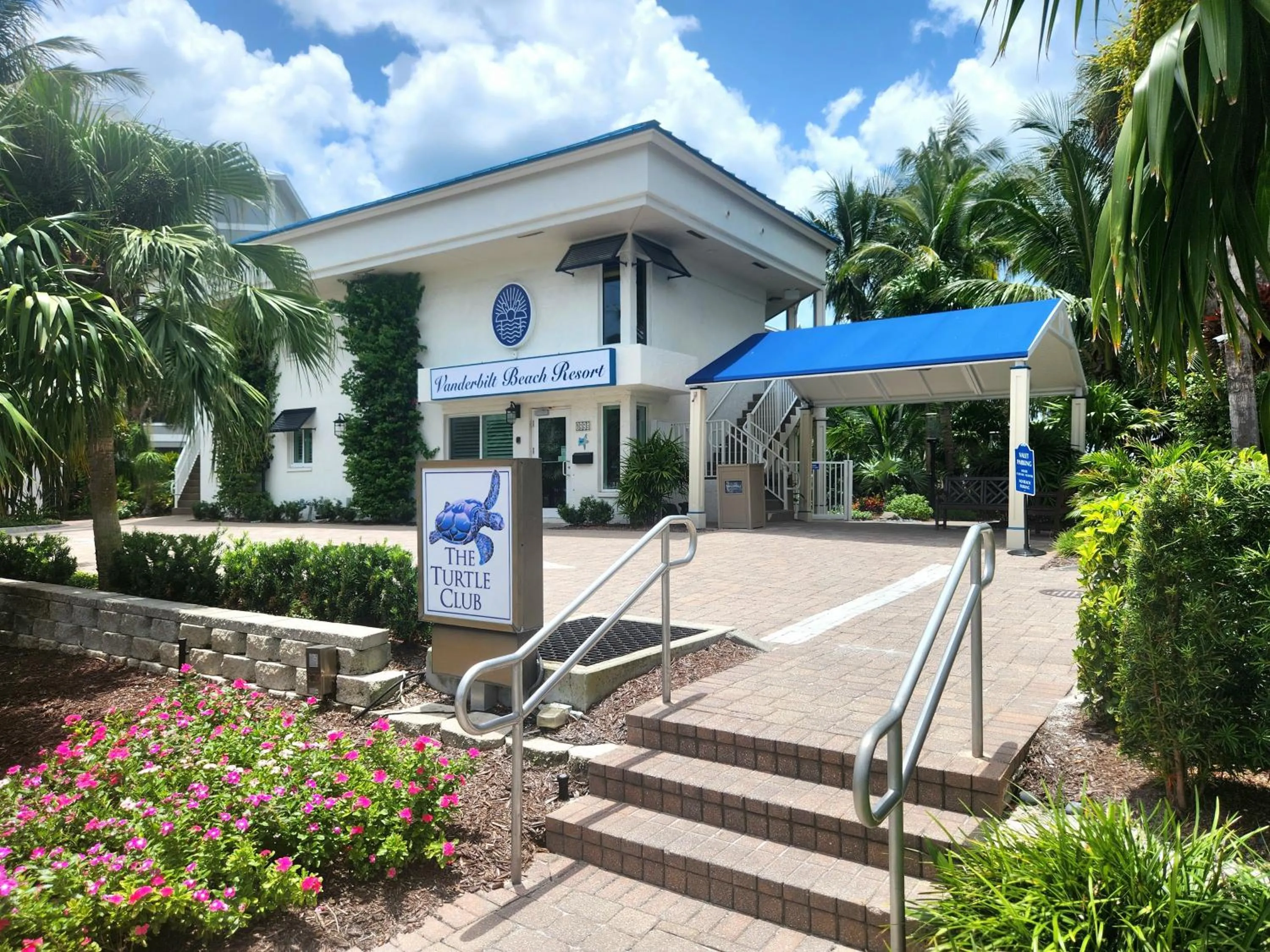 Property building in Vanderbilt Beach Resort