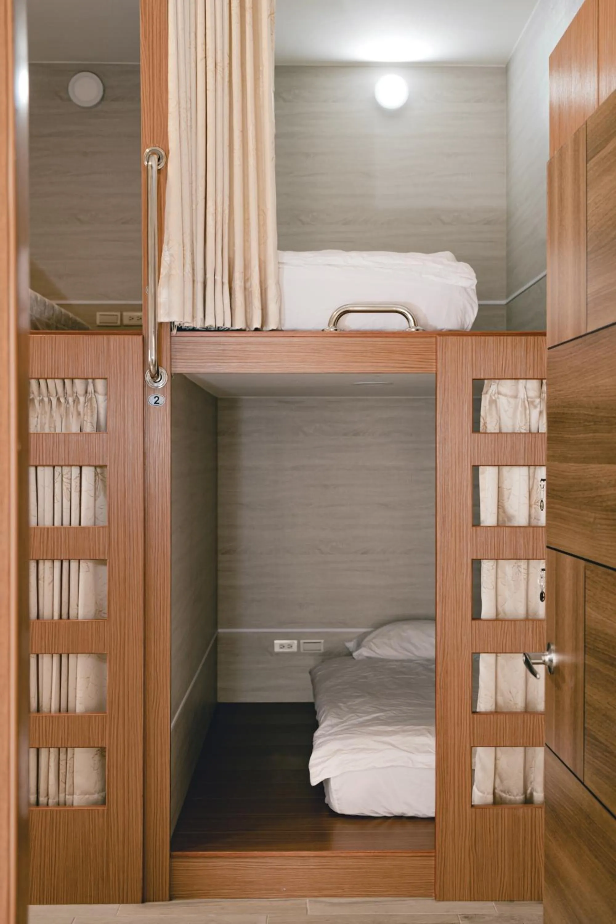 bunk bed, Bed in Destination Inn