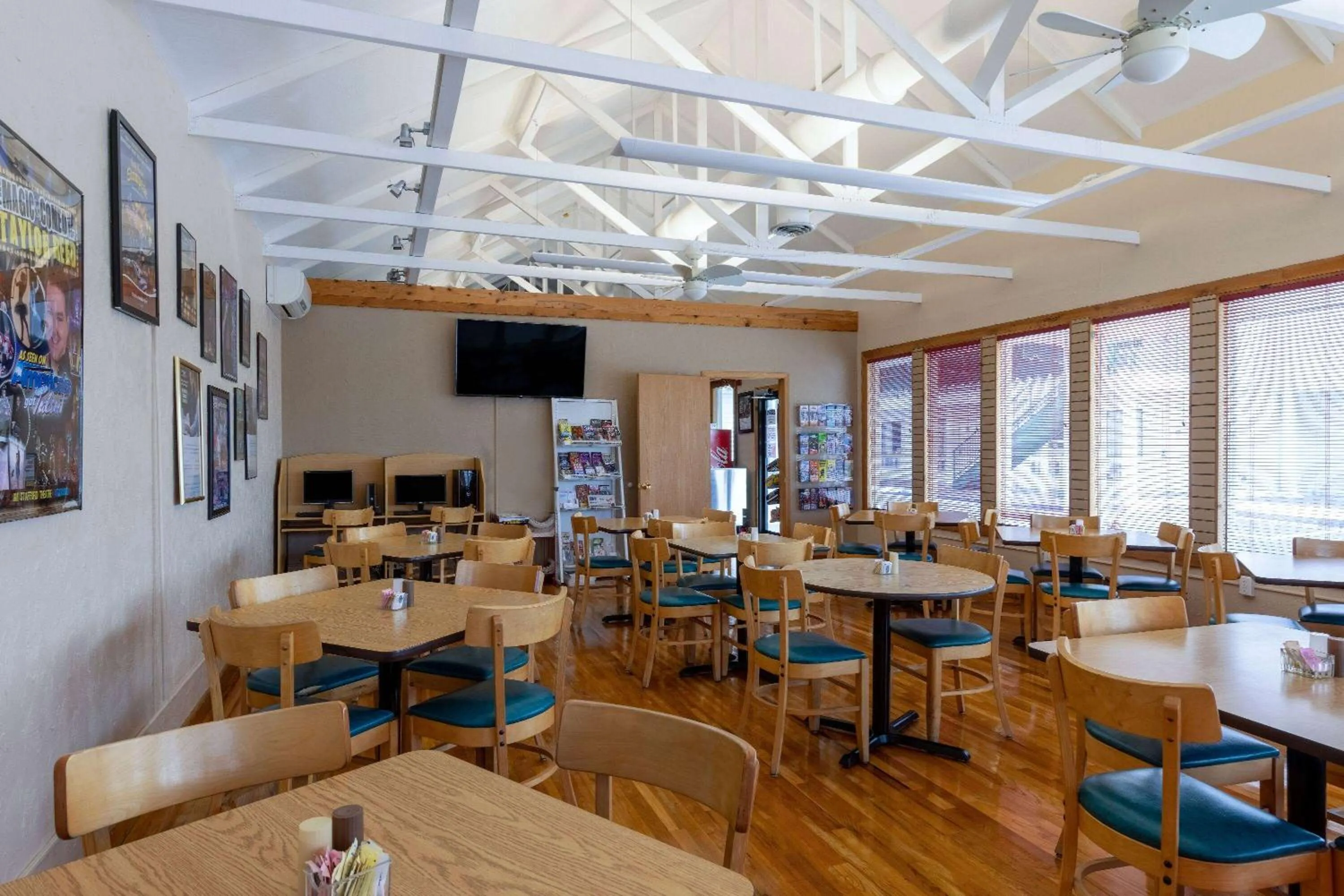 Breakfast in Super 8 by Wyndham Branson - Shepherd of the Hills Exwy