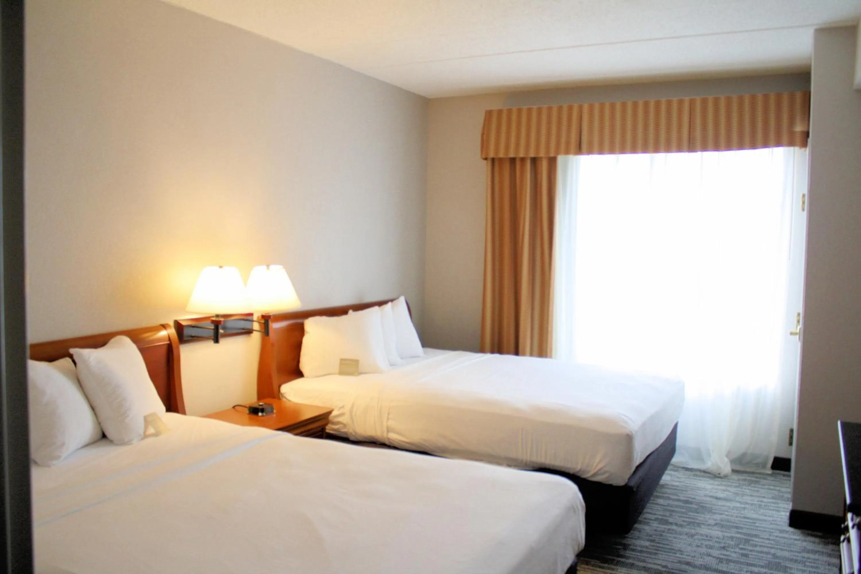 Bed in Country Inn & Suites by Radisson, BWI Airport Baltimore , MD