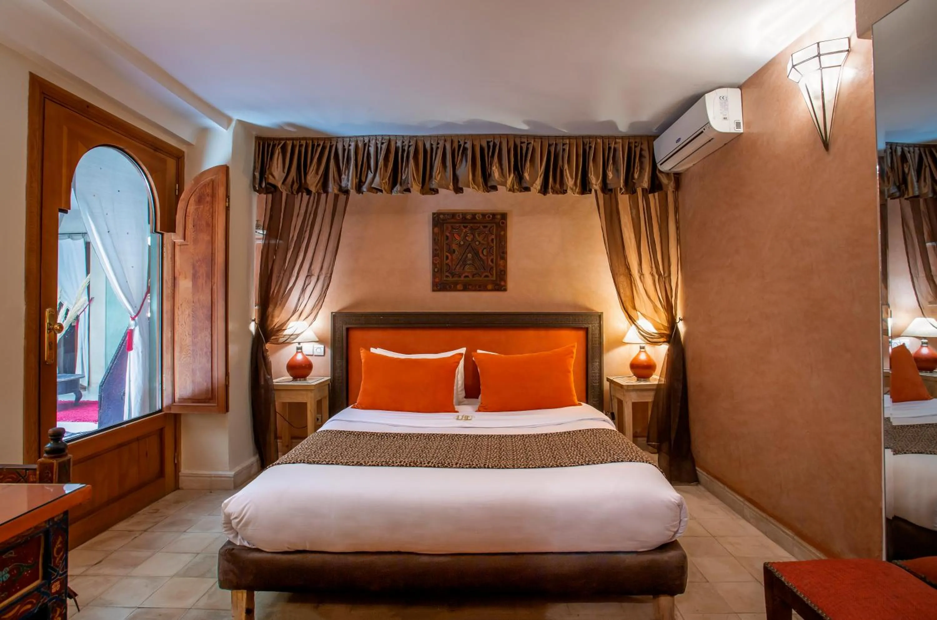 Bed in Riad l'Heure d'Eté