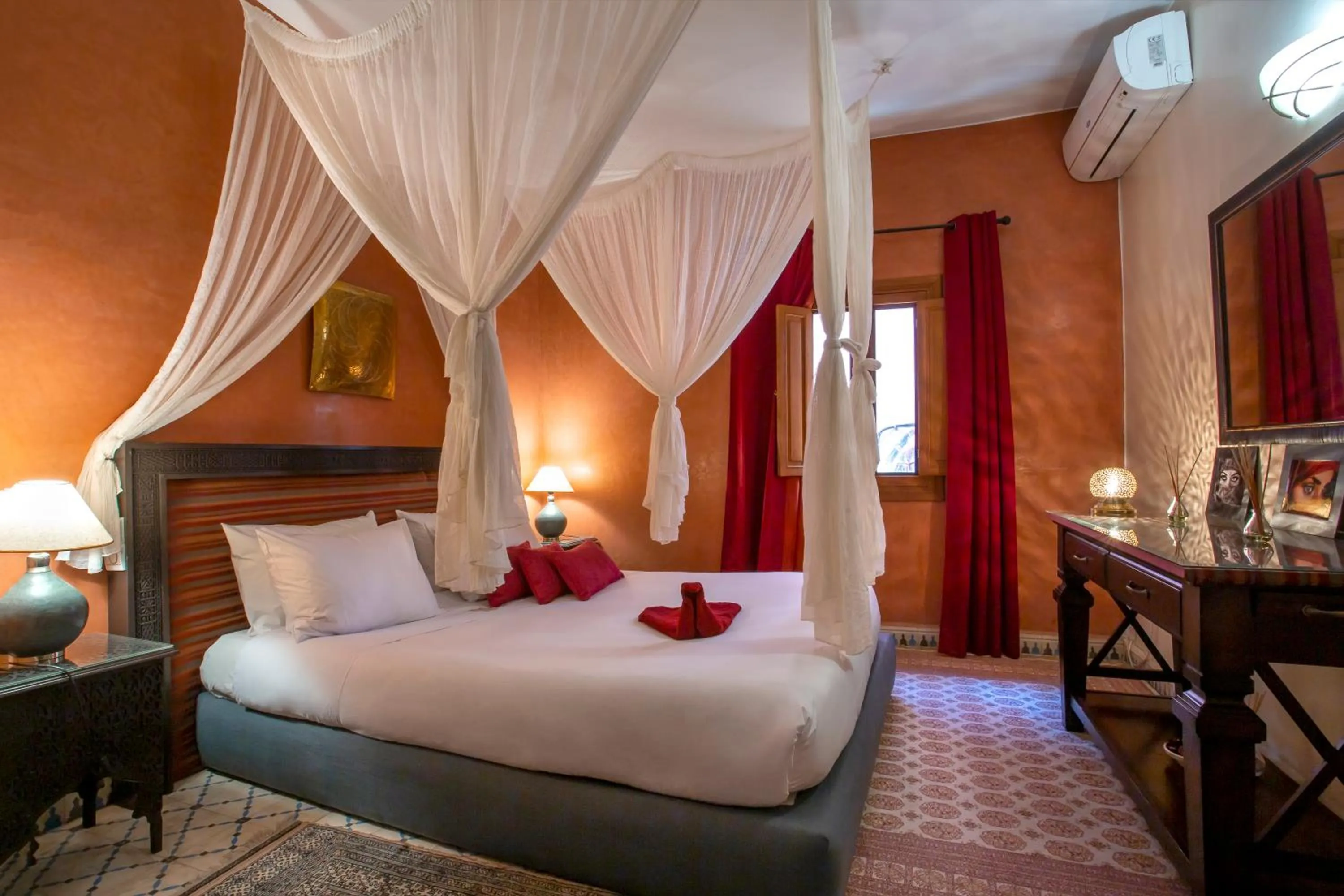 Bed in Riad l'Heure d'Eté