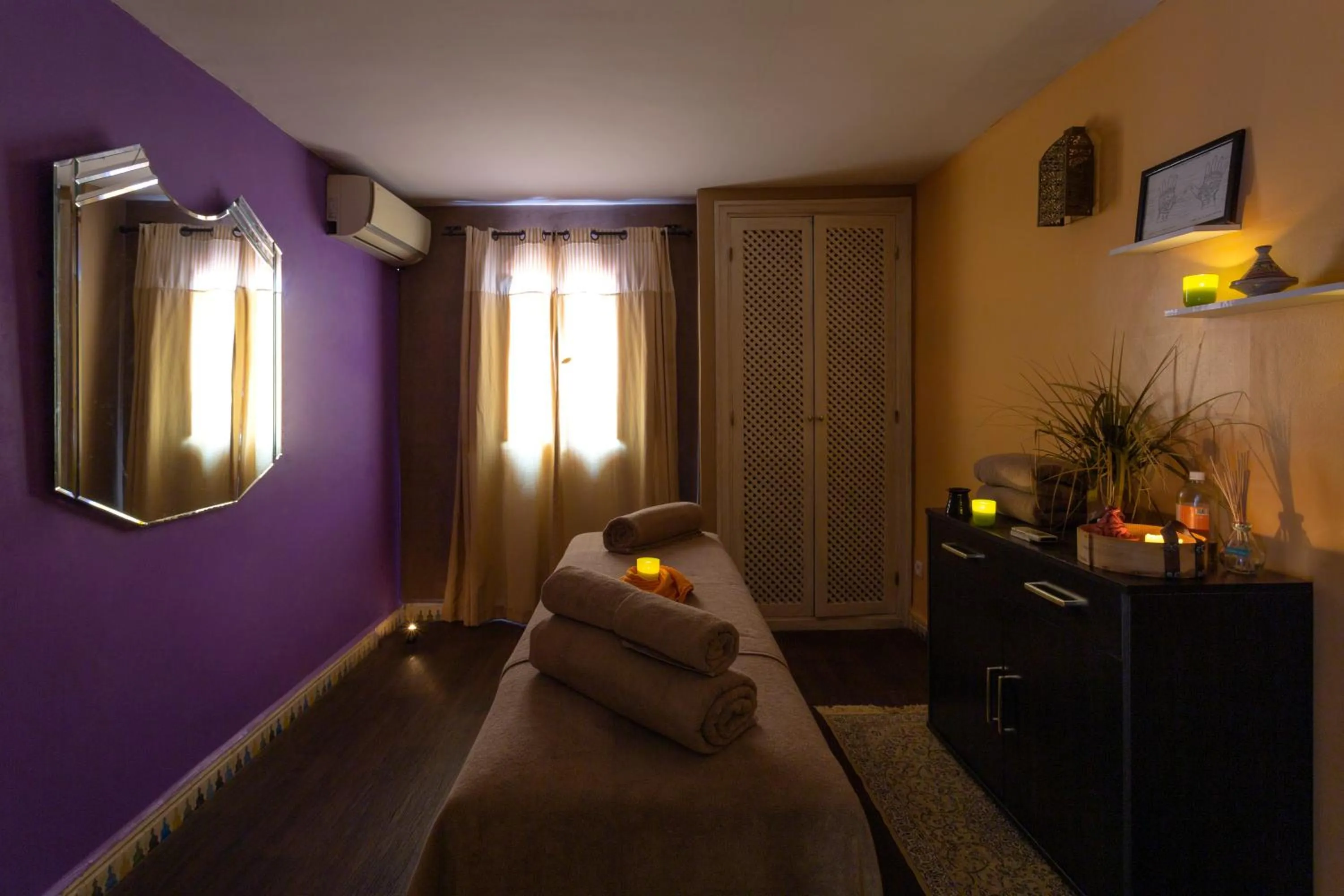 Massage, Bed in Riad l'Heure d'Eté