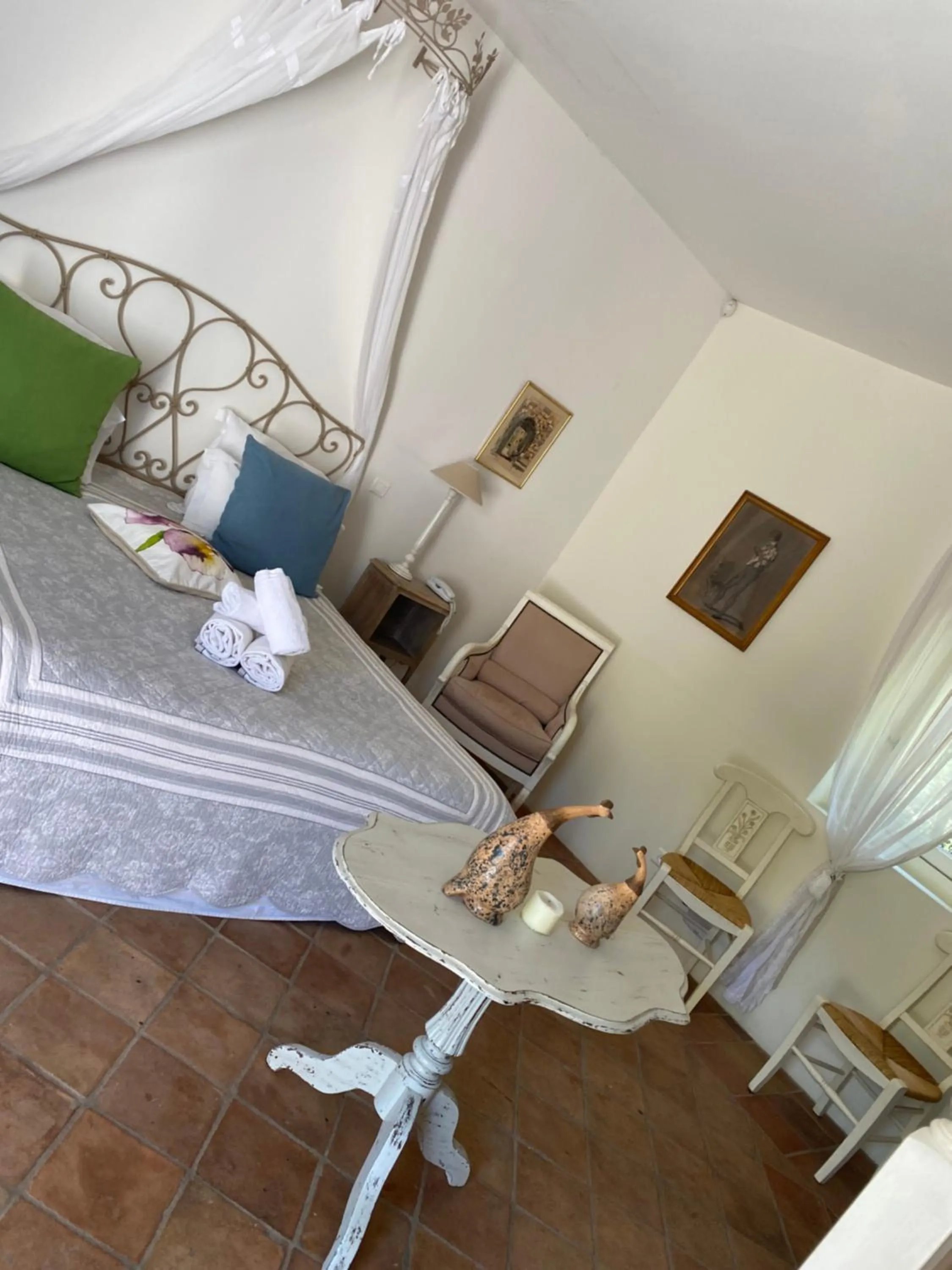 Photo of the whole room in La Bastide Du Bois Breant