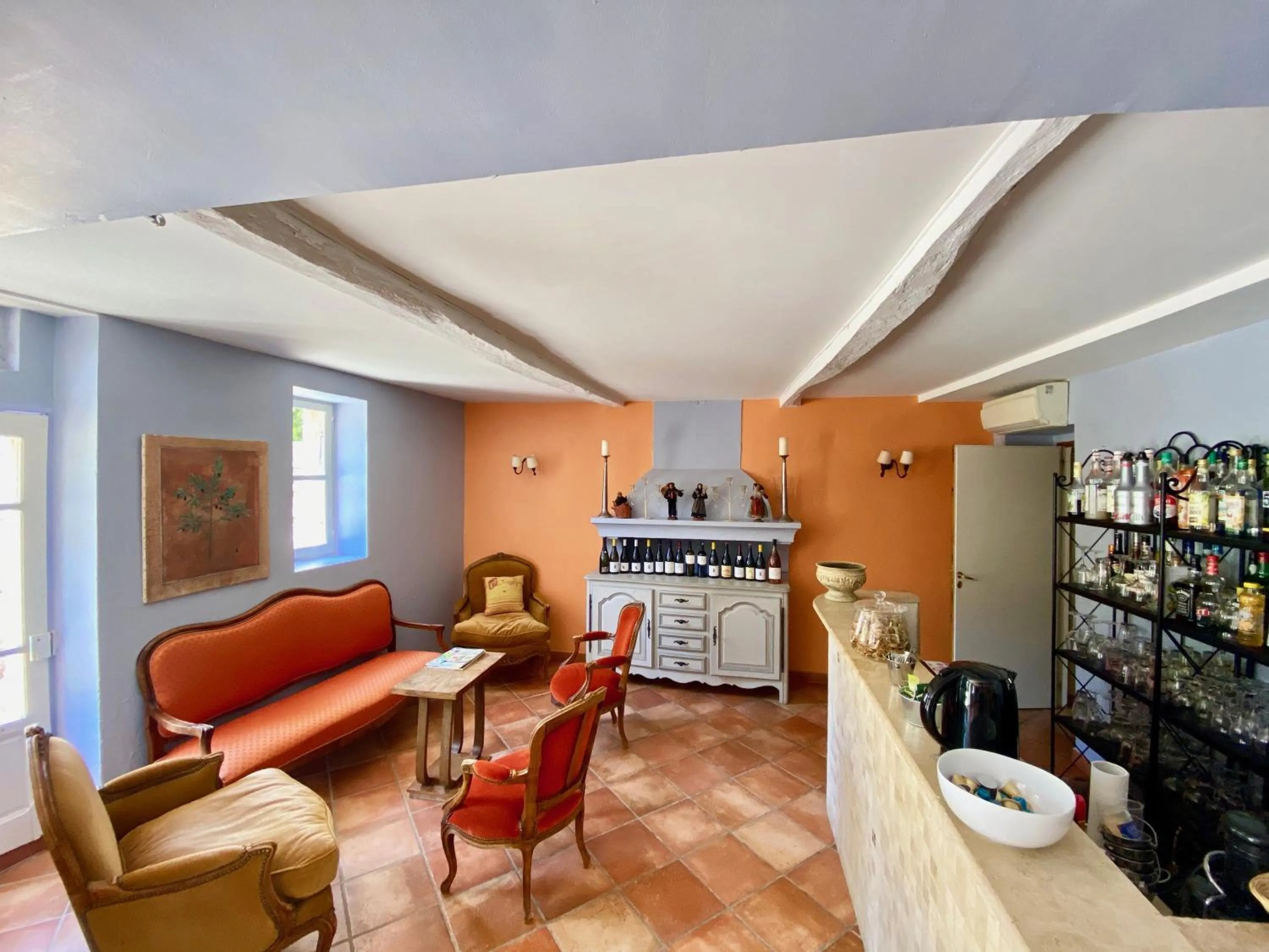 Lounge or bar in La Bastide Du Bois Breant