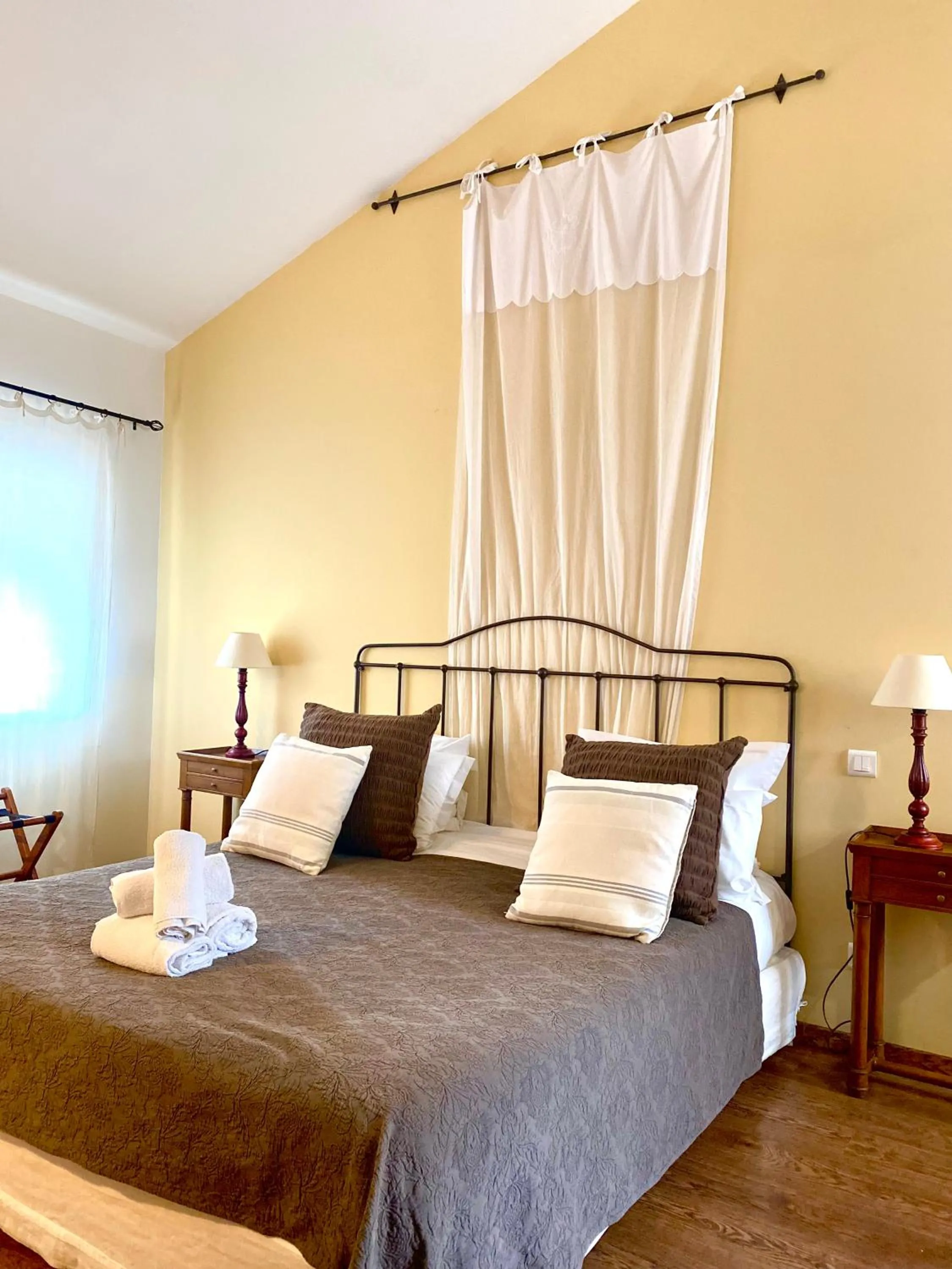 Photo of the whole room in La Bastide Du Bois Breant