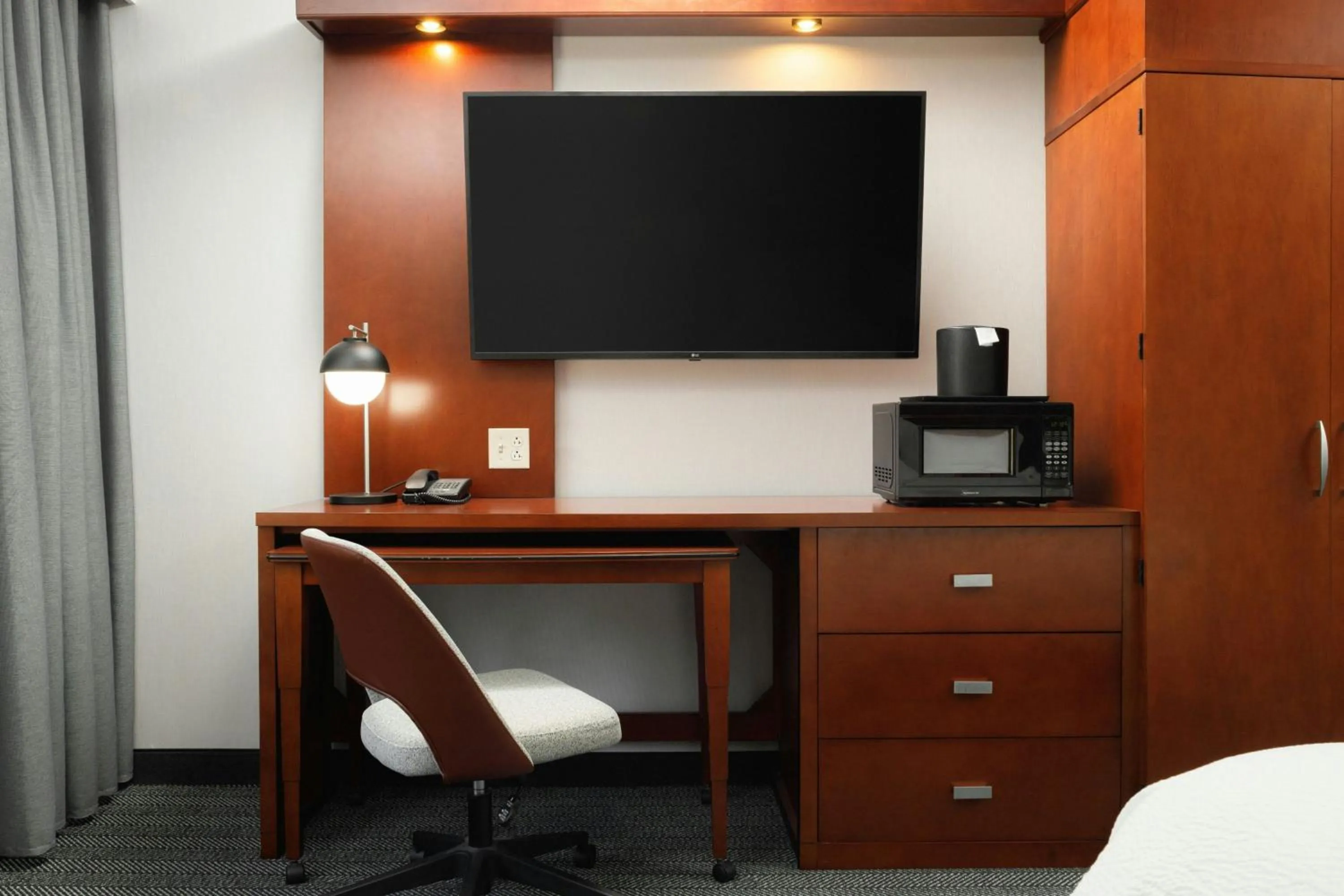 Photo of the whole room in Courtyard by Marriott Boone