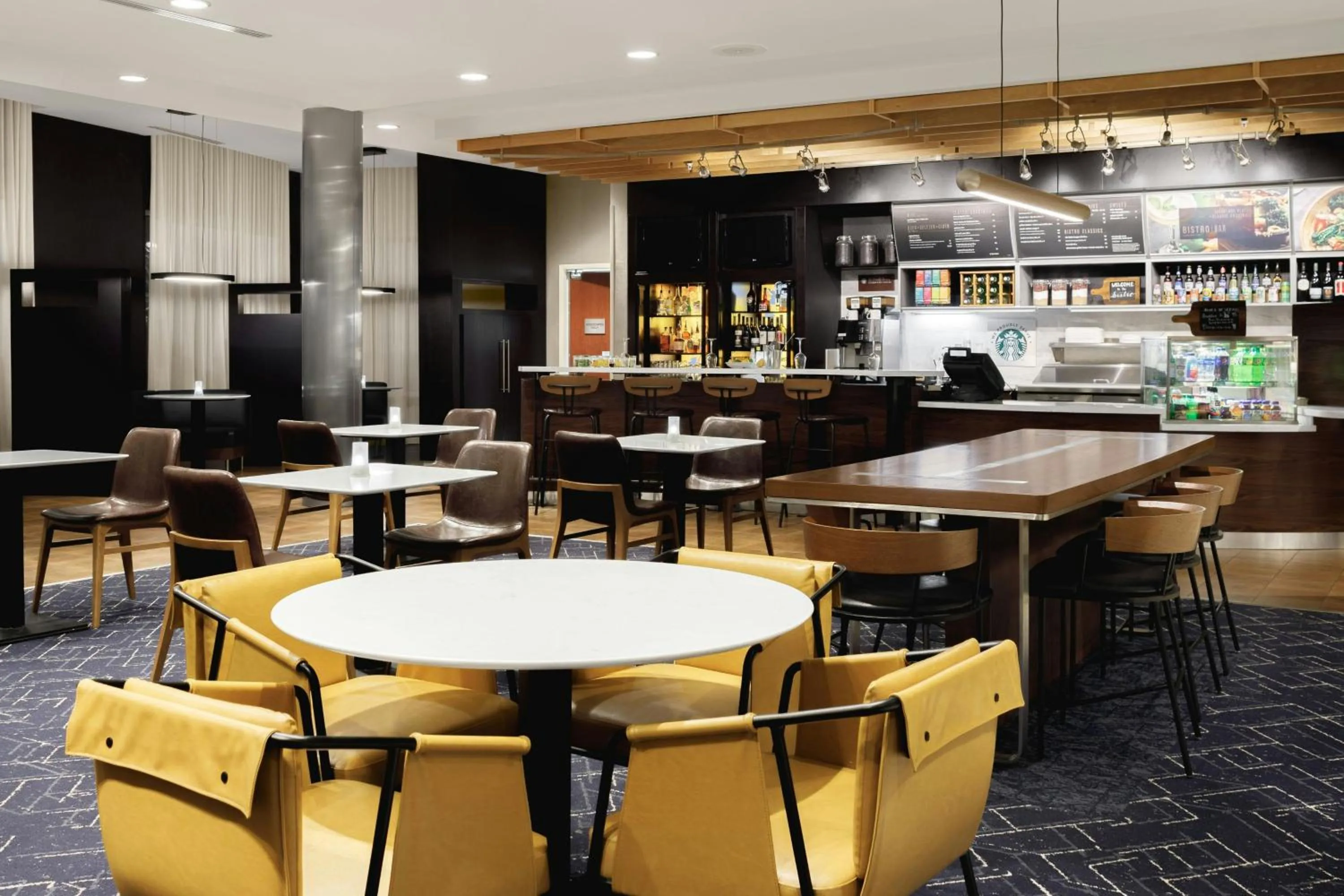 Restaurant/places to eat in Courtyard by Marriott Boone