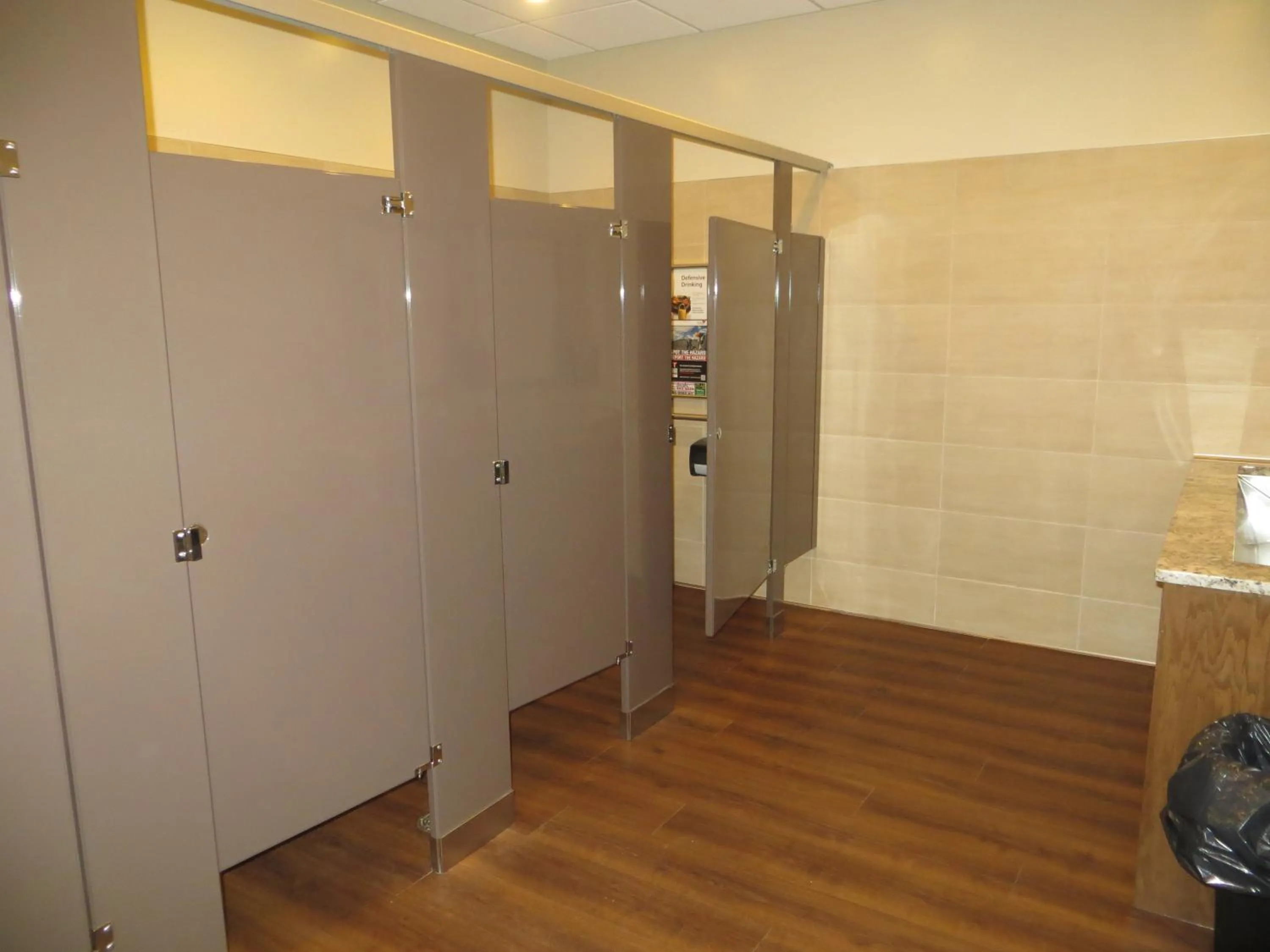 Toilet in Airport Motor Inn