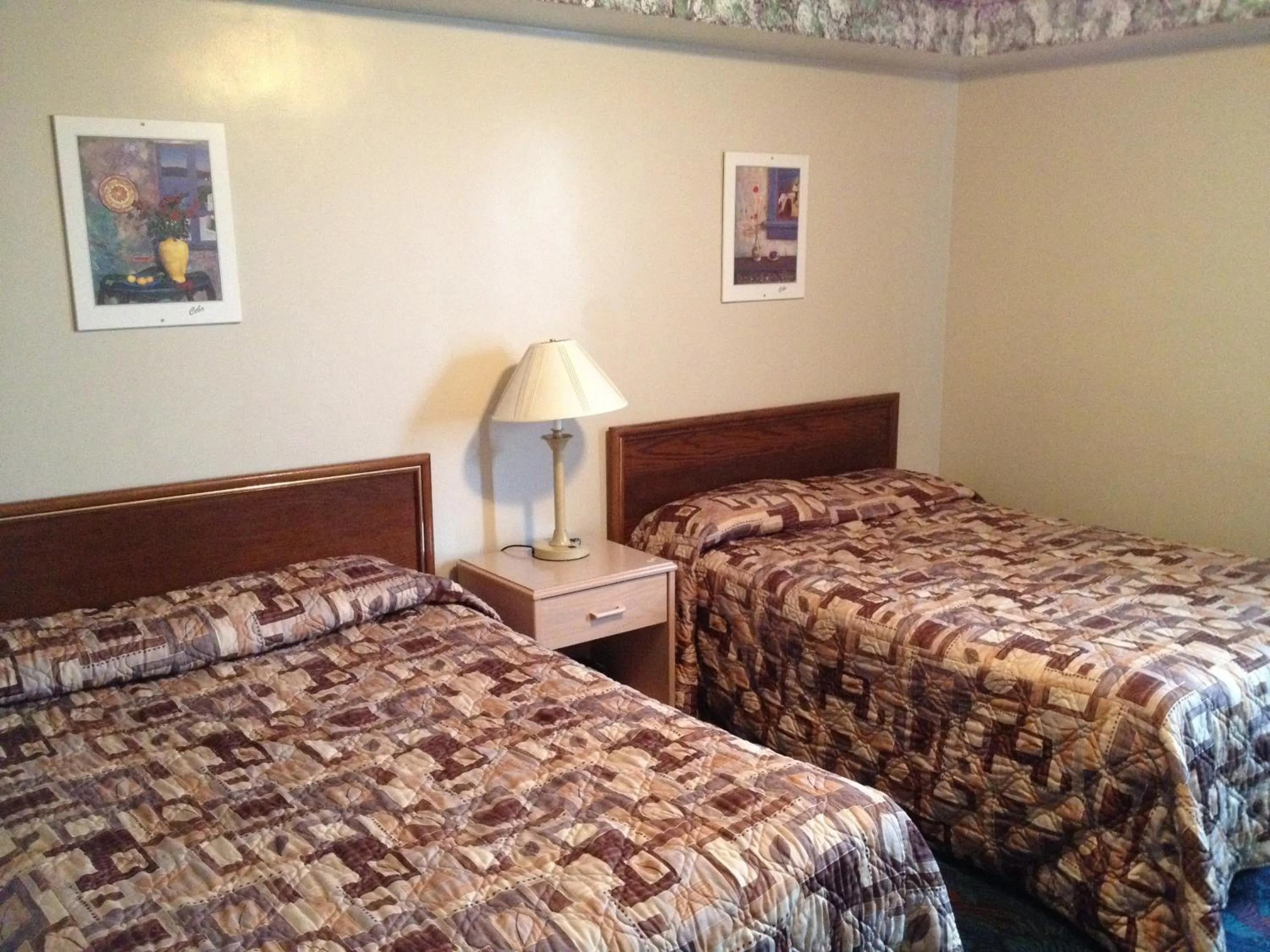 Bed in Airport Motor Inn