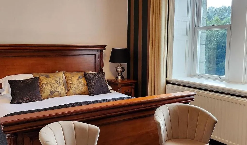 Property building, Bed in Bron Eifion Hotel