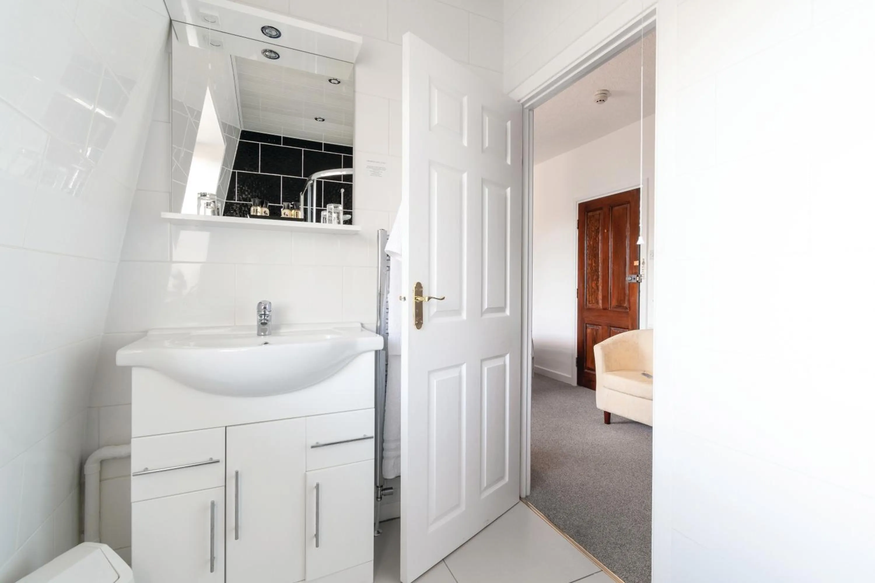 Bathroom in Bron Eifion Hotel