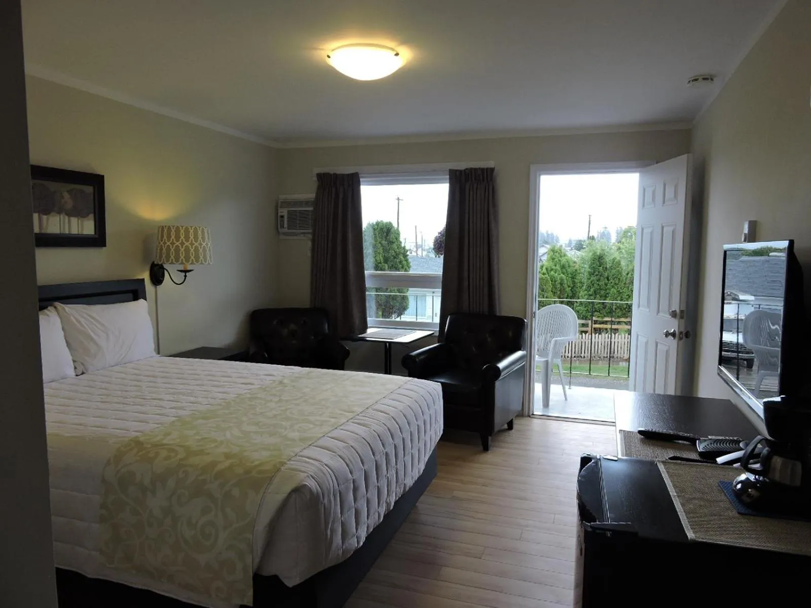 Photo of the whole room, Bed in Almo Court Motel