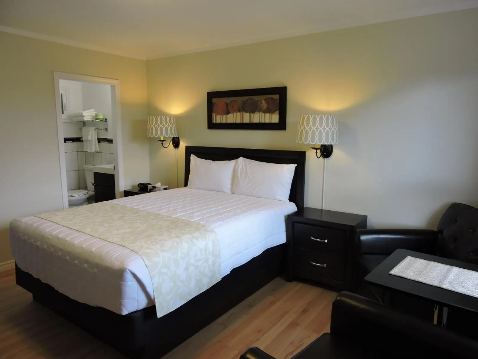 Bed in Almo Court Motel