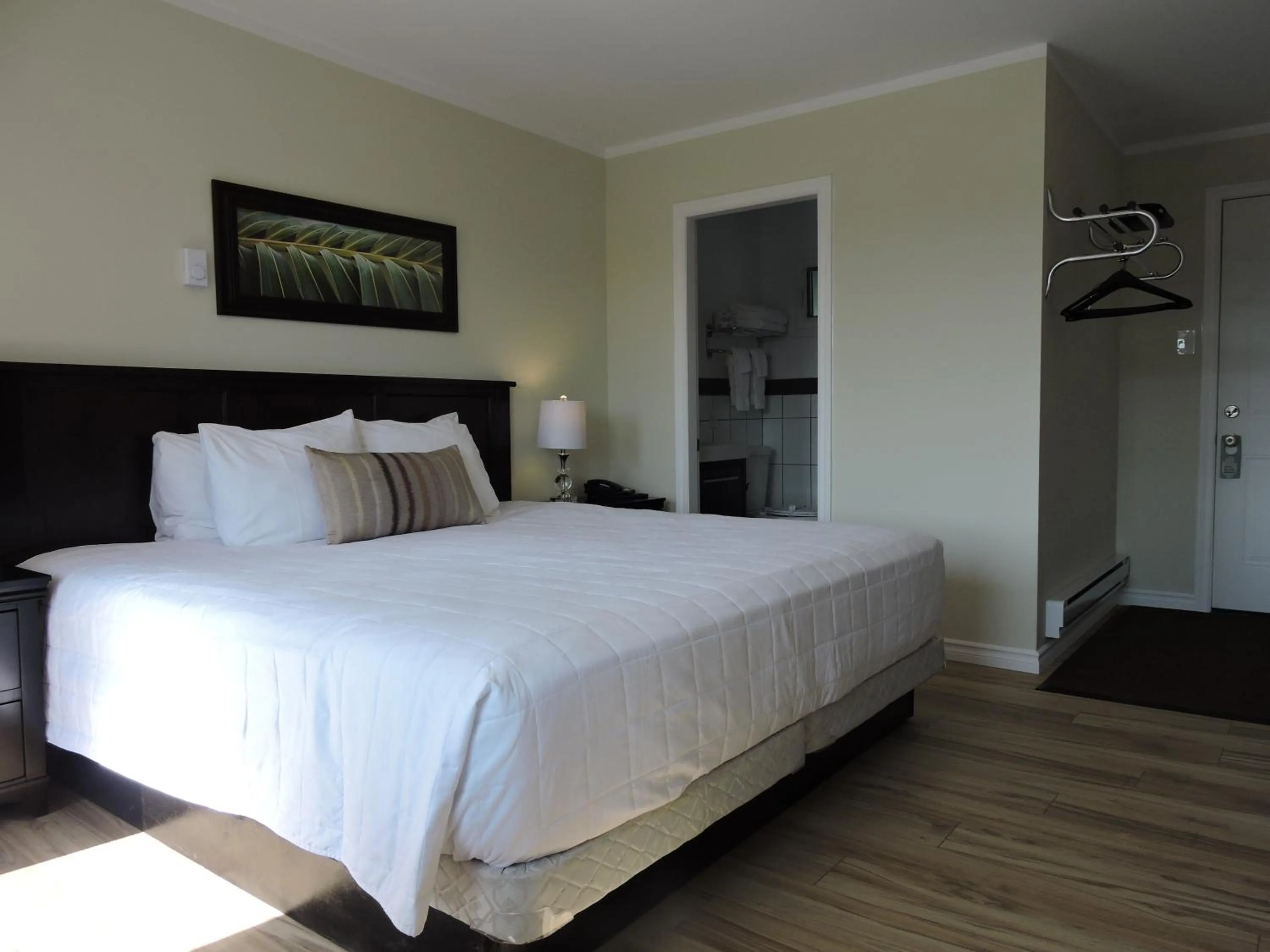 Photo of the whole room, Bed in Almo Court Motel