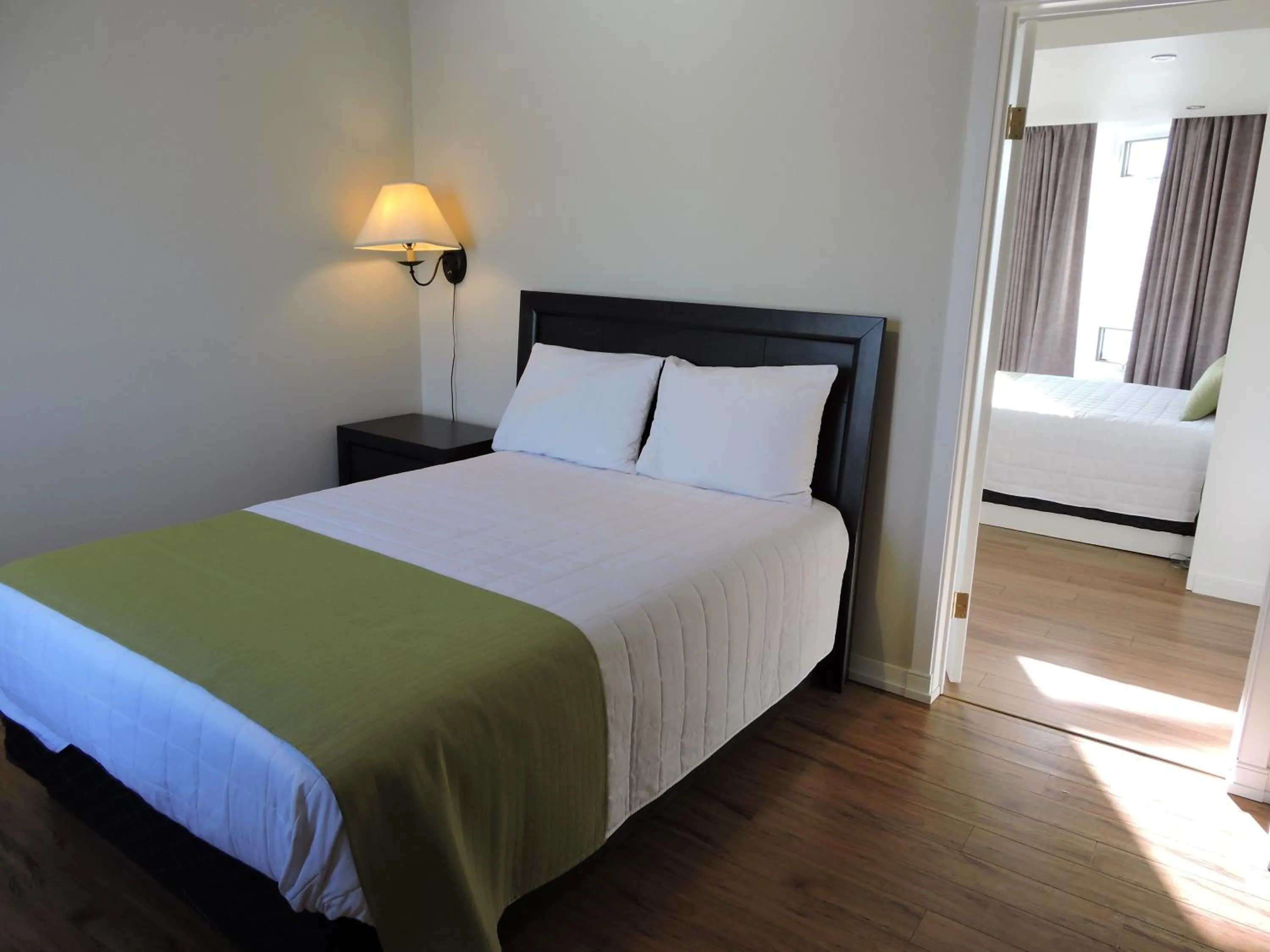 Day, Bed in Almo Court Motel