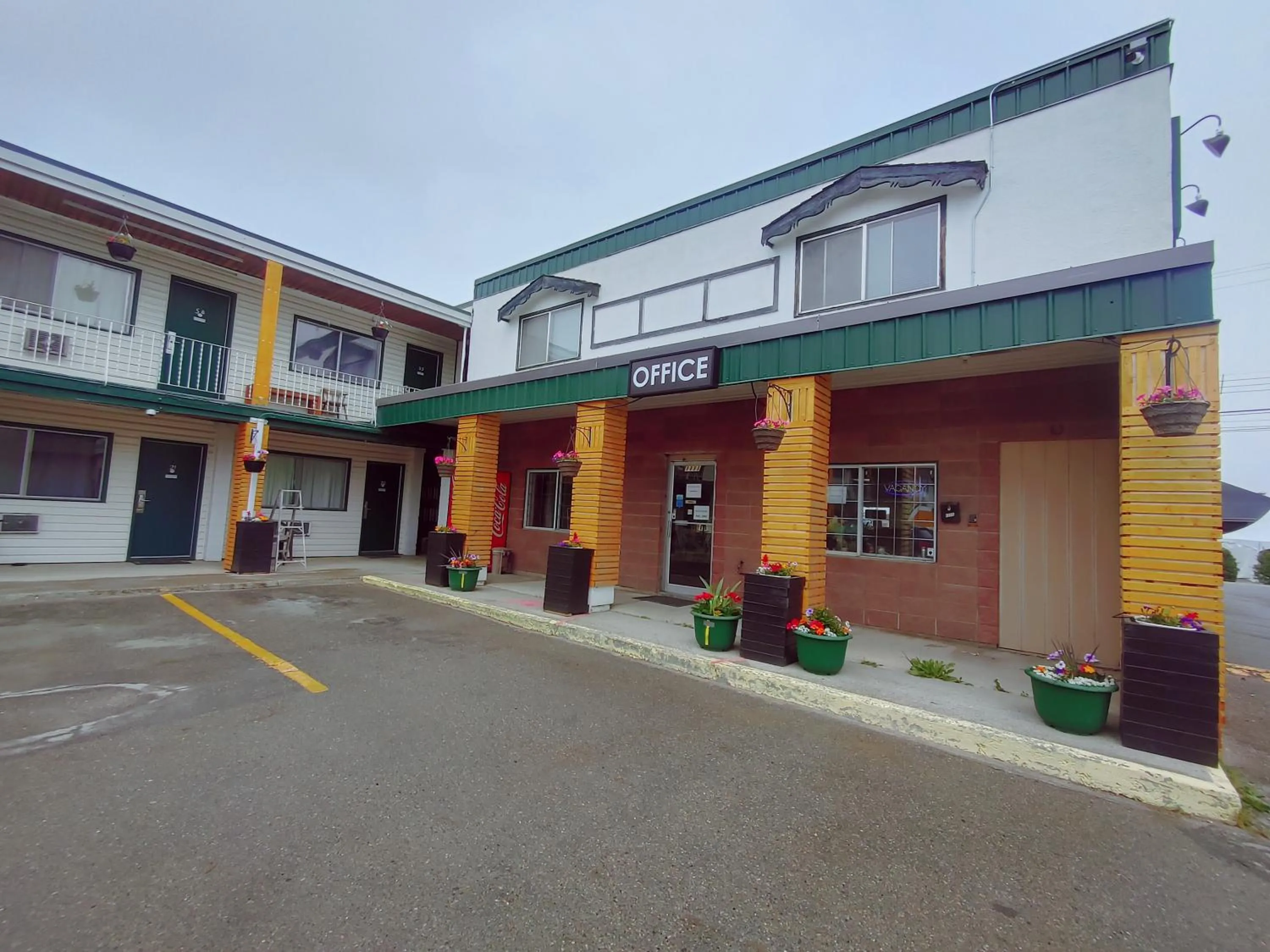 Kootenay Country Inn