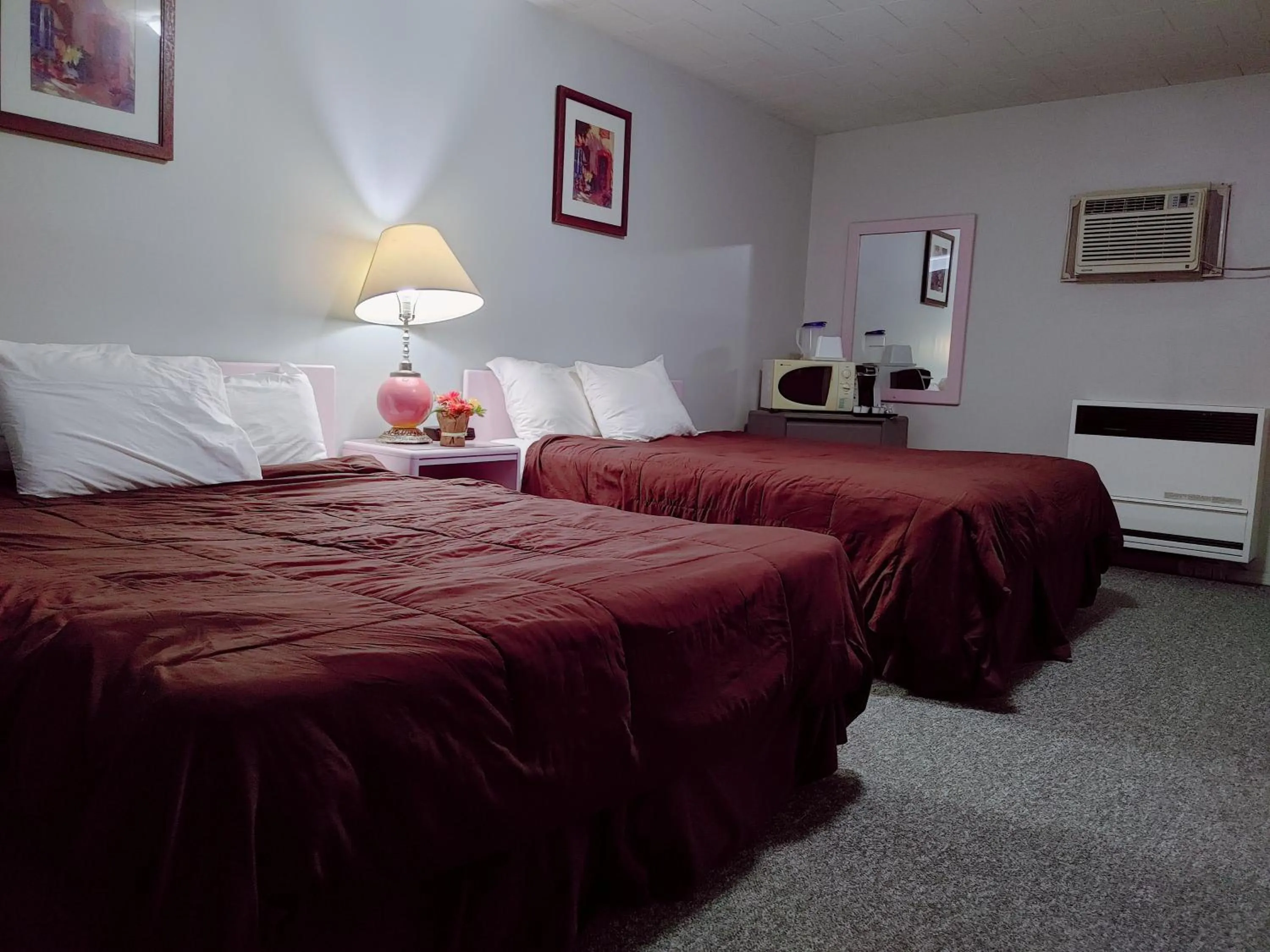 Bed in Kootenay Country Inn