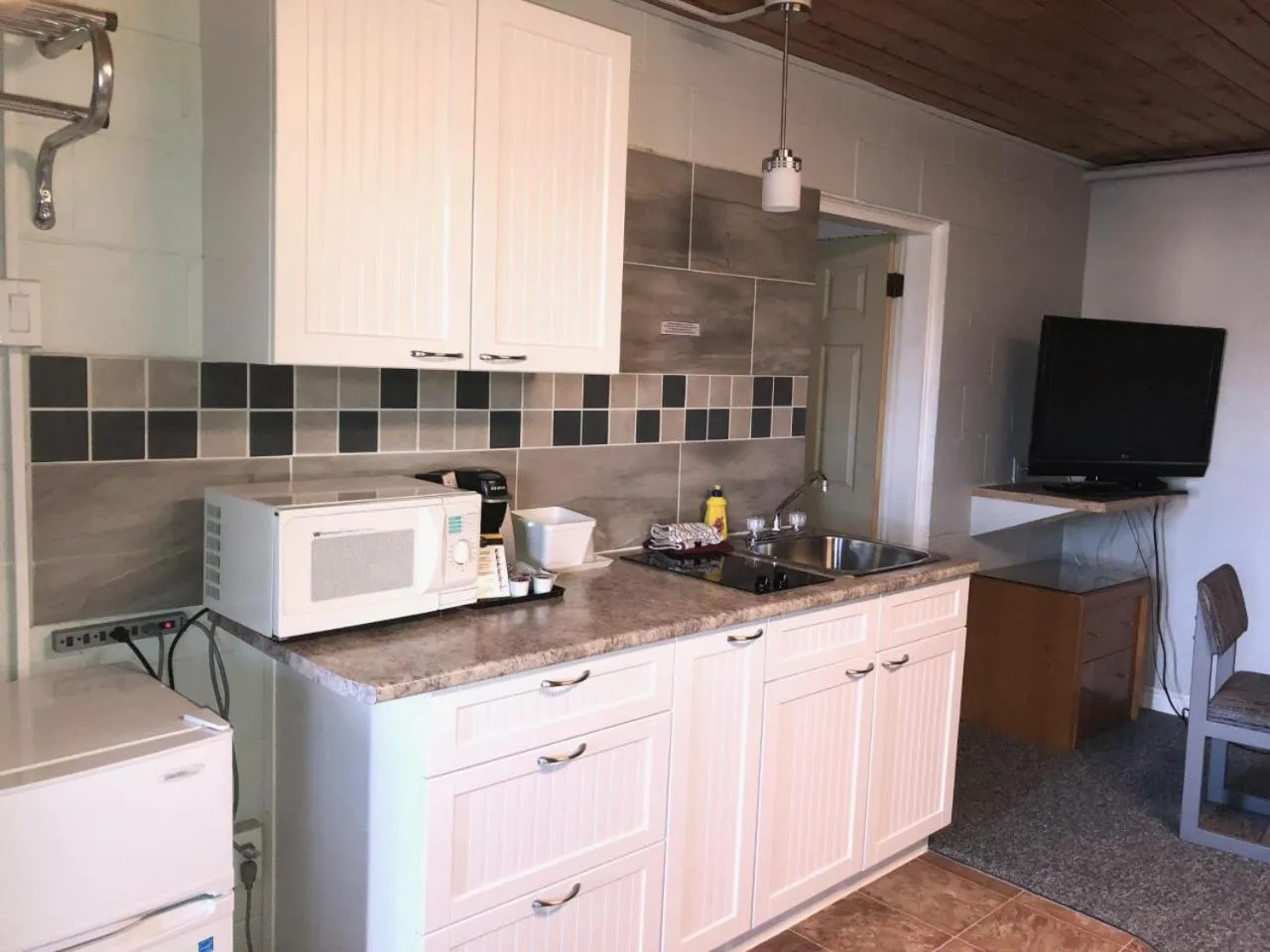 Kitchen or kitchenette in Kootenay Country Inn