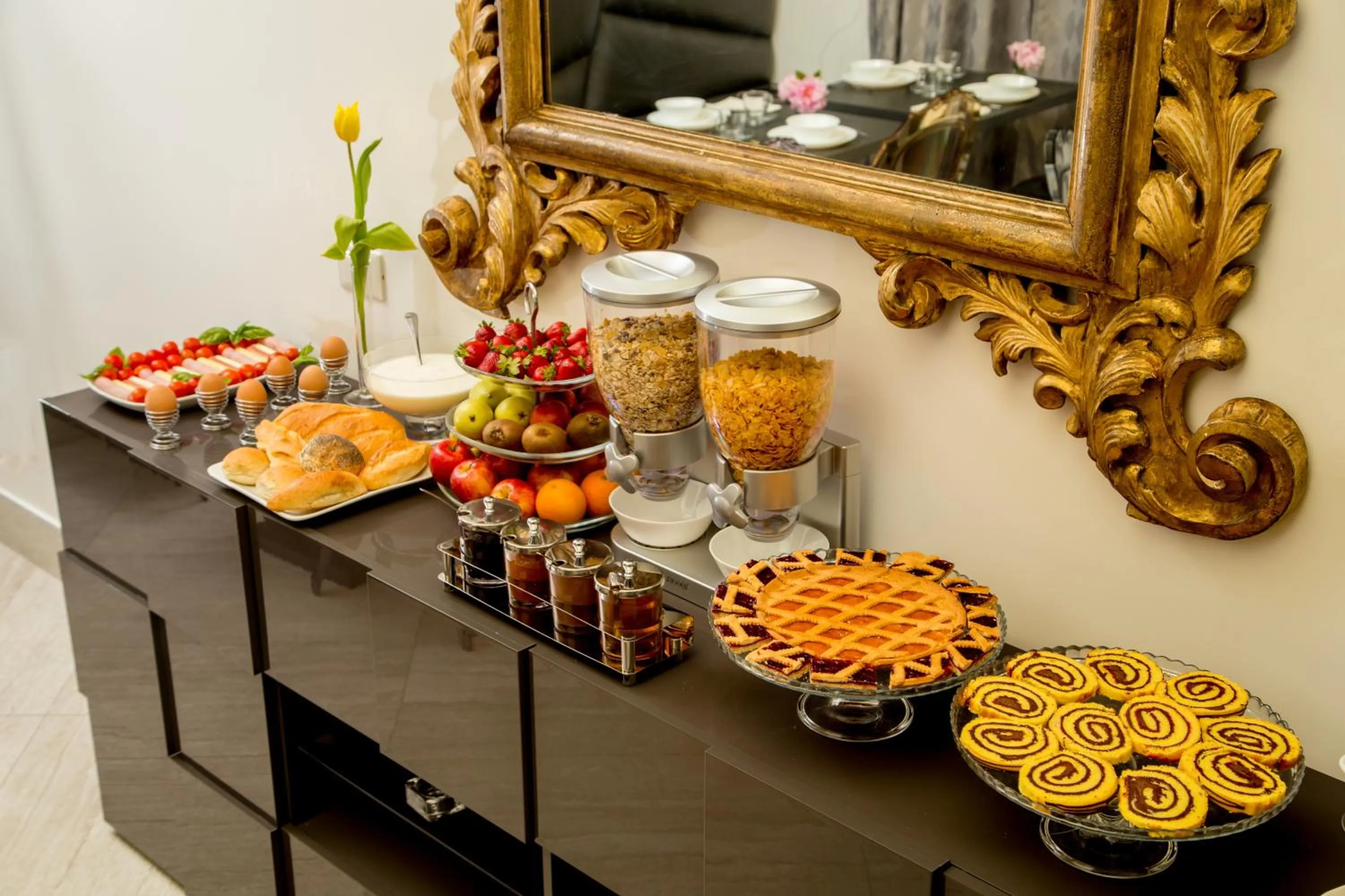 Food and drinks in GCF Luxury Suites, Guest house