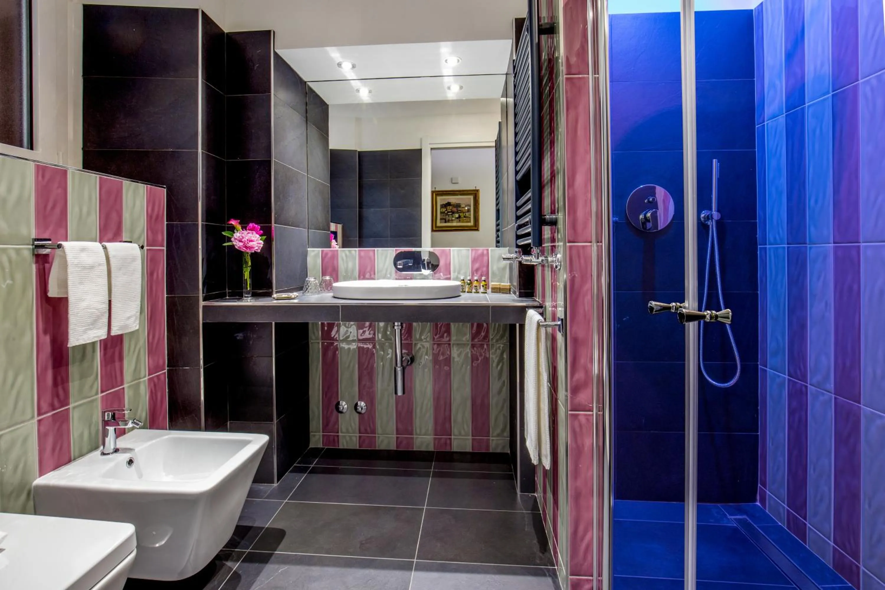 Bathroom in GCF Luxury Suites, Guest house