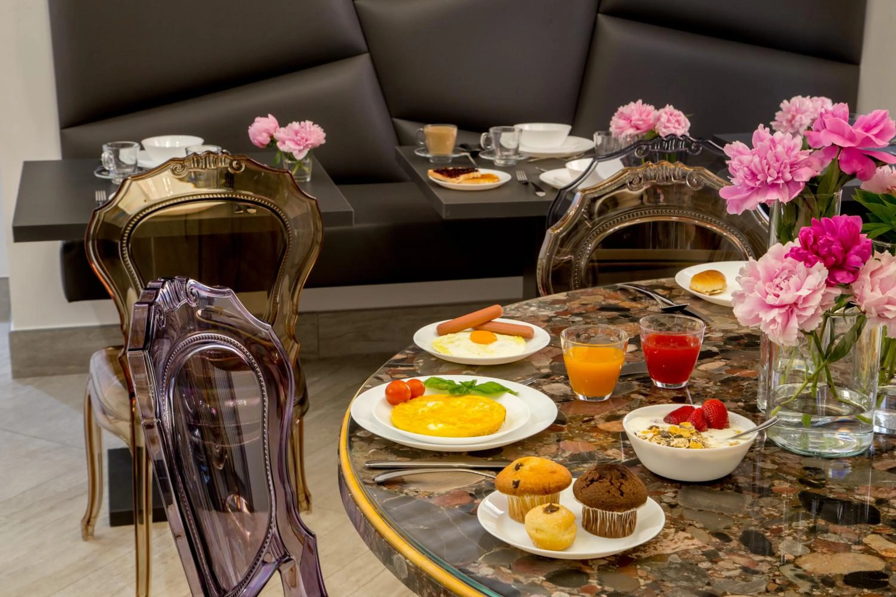 Food and drinks in GCF Luxury Suites, Guest house