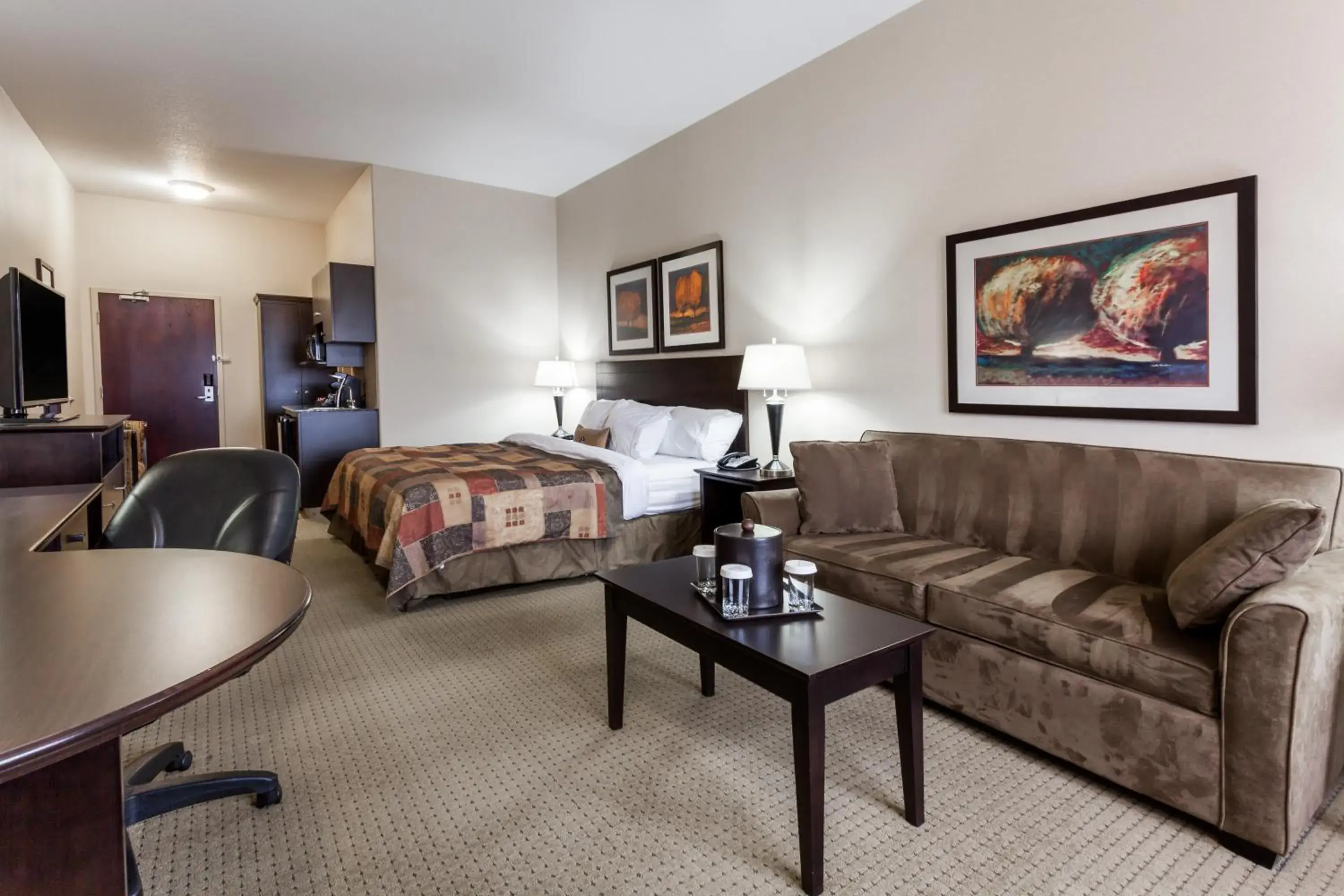 1 King 1 Sofa 1 Bedroom Beds Suite in Ramada by Wyndham Westlock 1 King 1 Sofa 1 Bedroom Beds Suite in Ramada by Wyndham Westlock