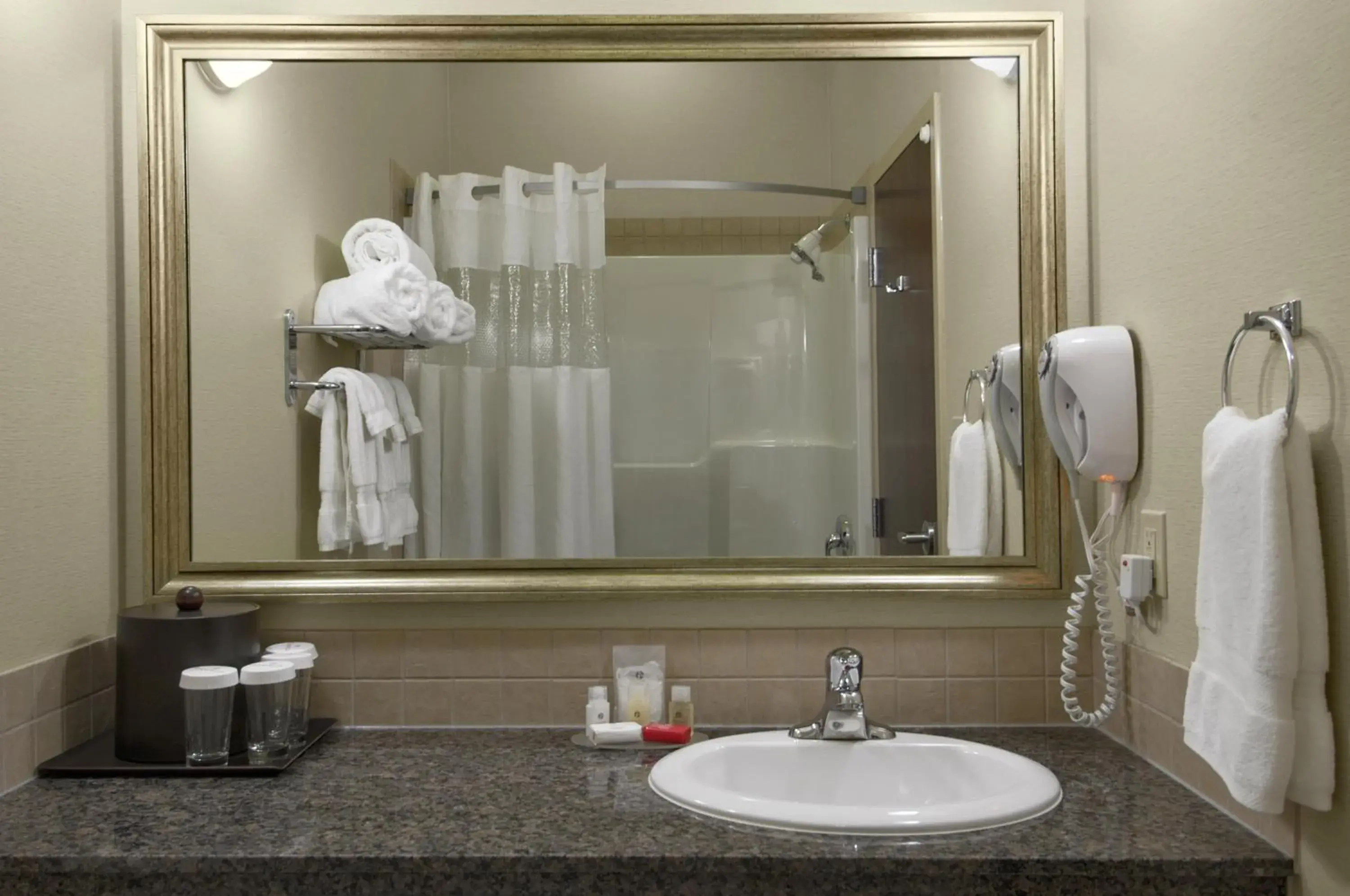 Deluxe Queen Room with Two Queen Beds - Non-Smoking in Ramada by Wyndham Westlock Deluxe Queen Room with Two Queen Beds - Non-Smoking in Ramada by Wyndham Westlock