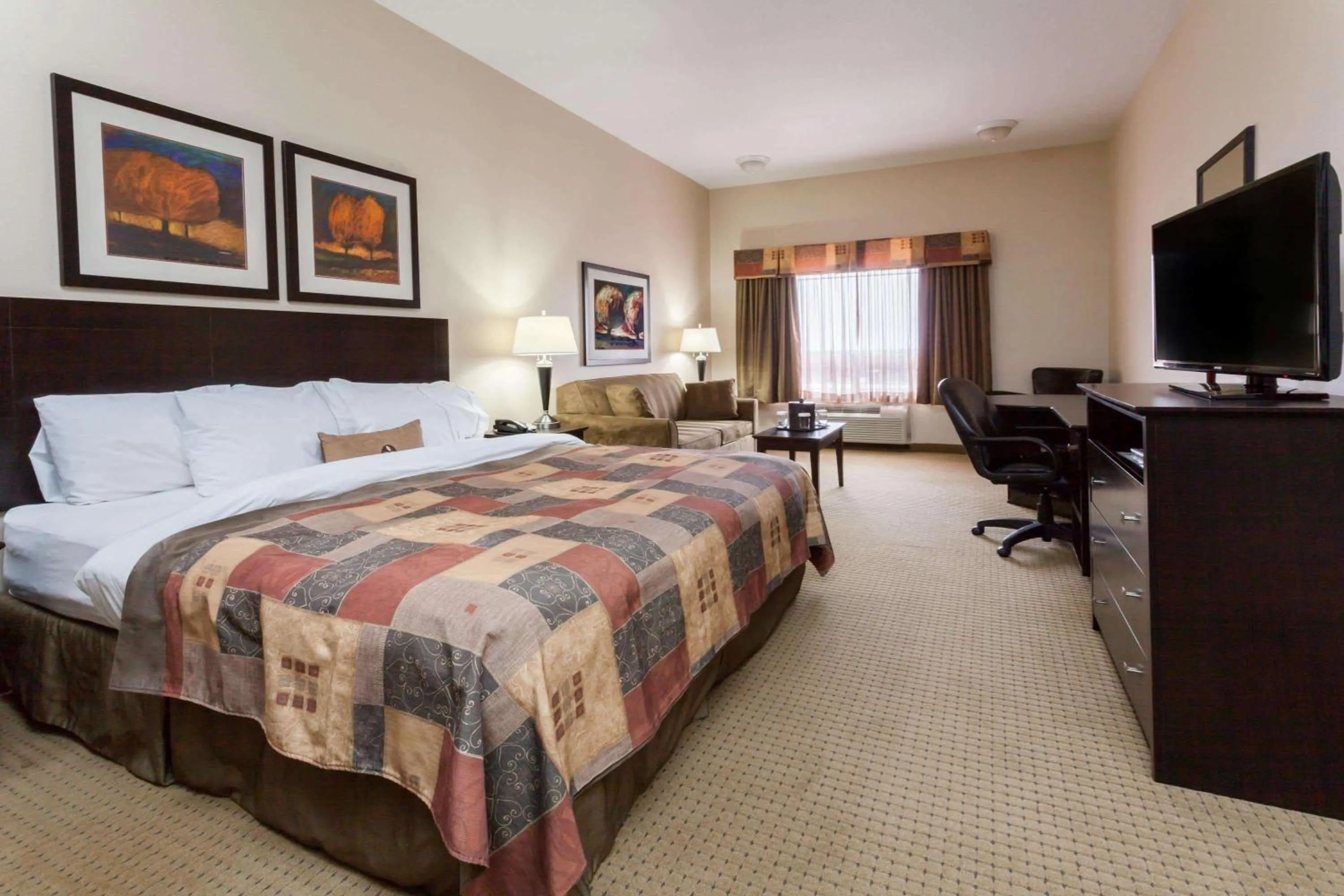 Photo of the whole room, Bed in Ramada by Wyndham Westlock