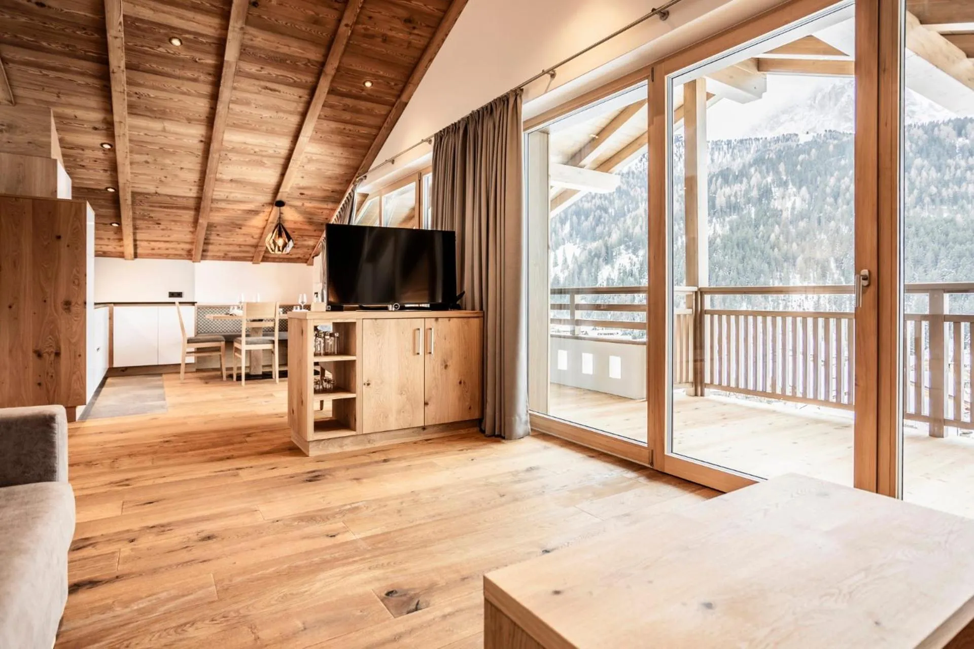 Living room in Luxury Chalet Plazola
