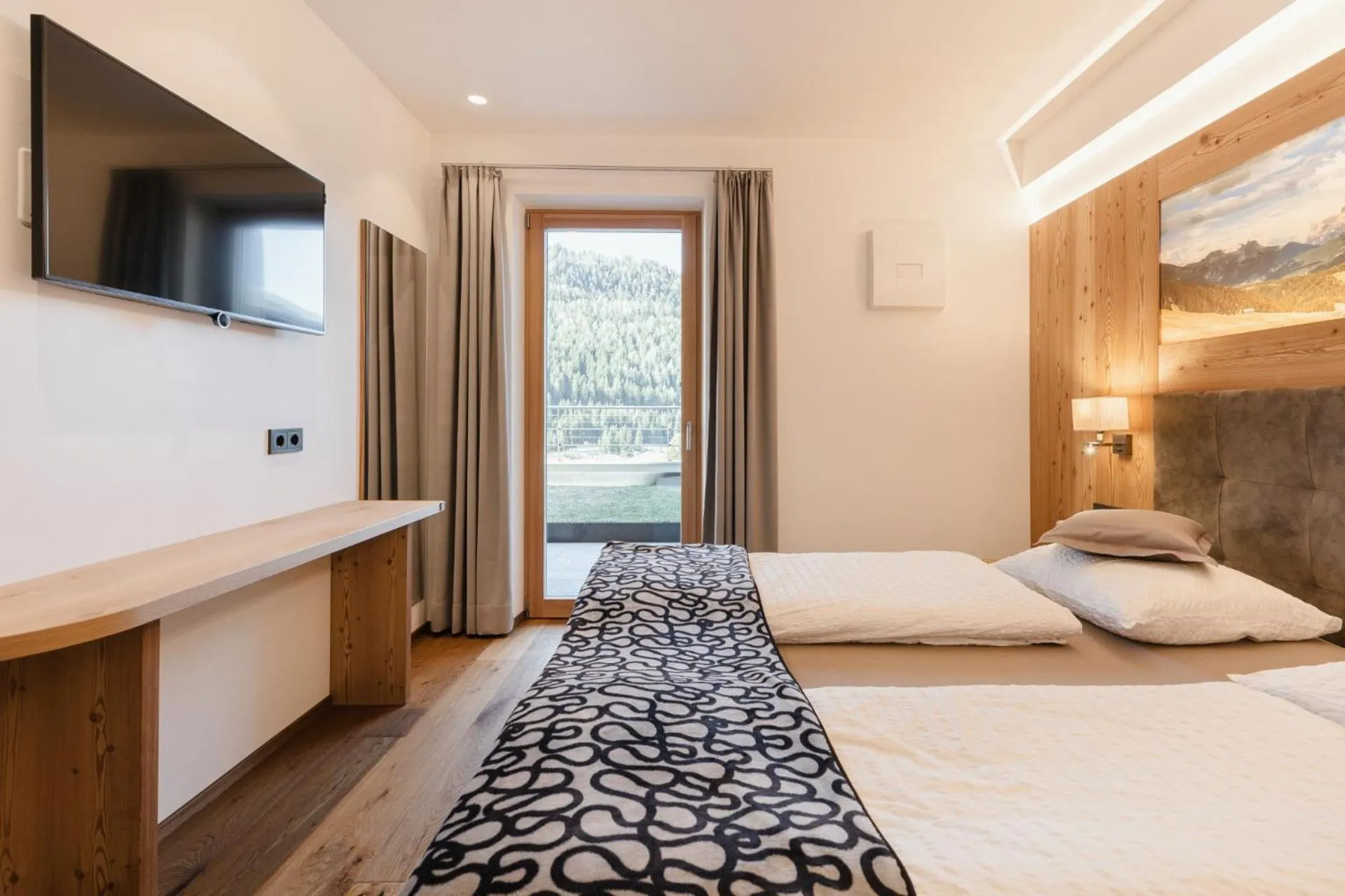 Bedroom, Bed in Luxury Chalet Plazola