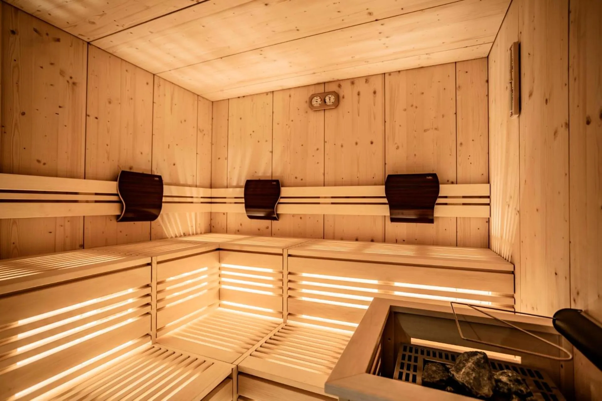 Sauna in Luxury Chalet Plazola