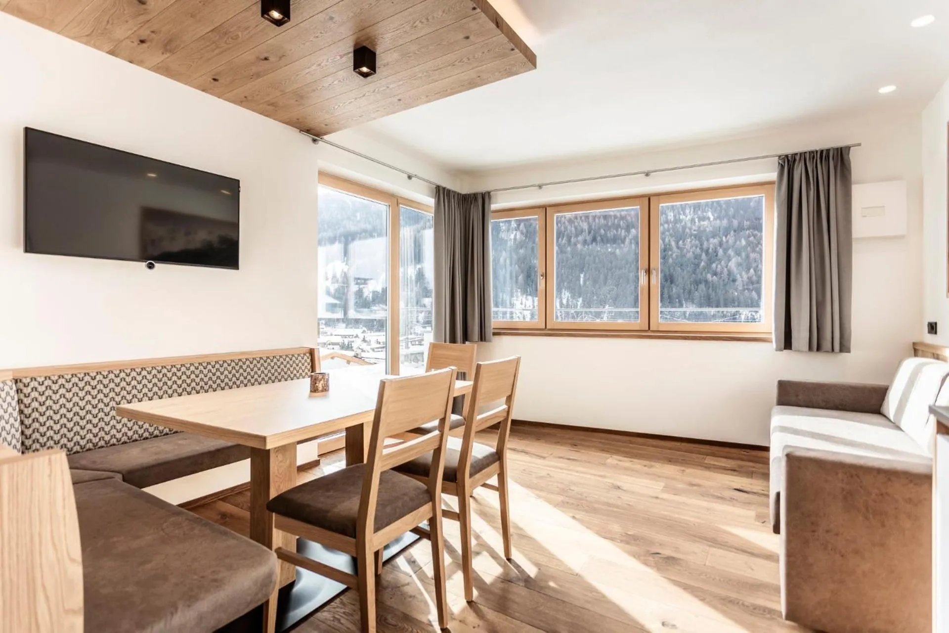 Living room in Luxury Chalet Plazola