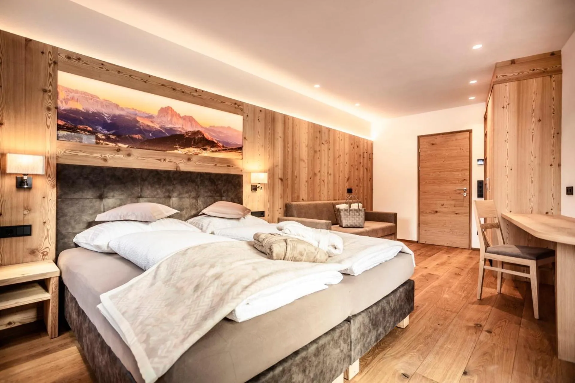 Bedroom, Bed in Luxury Chalet Plazola