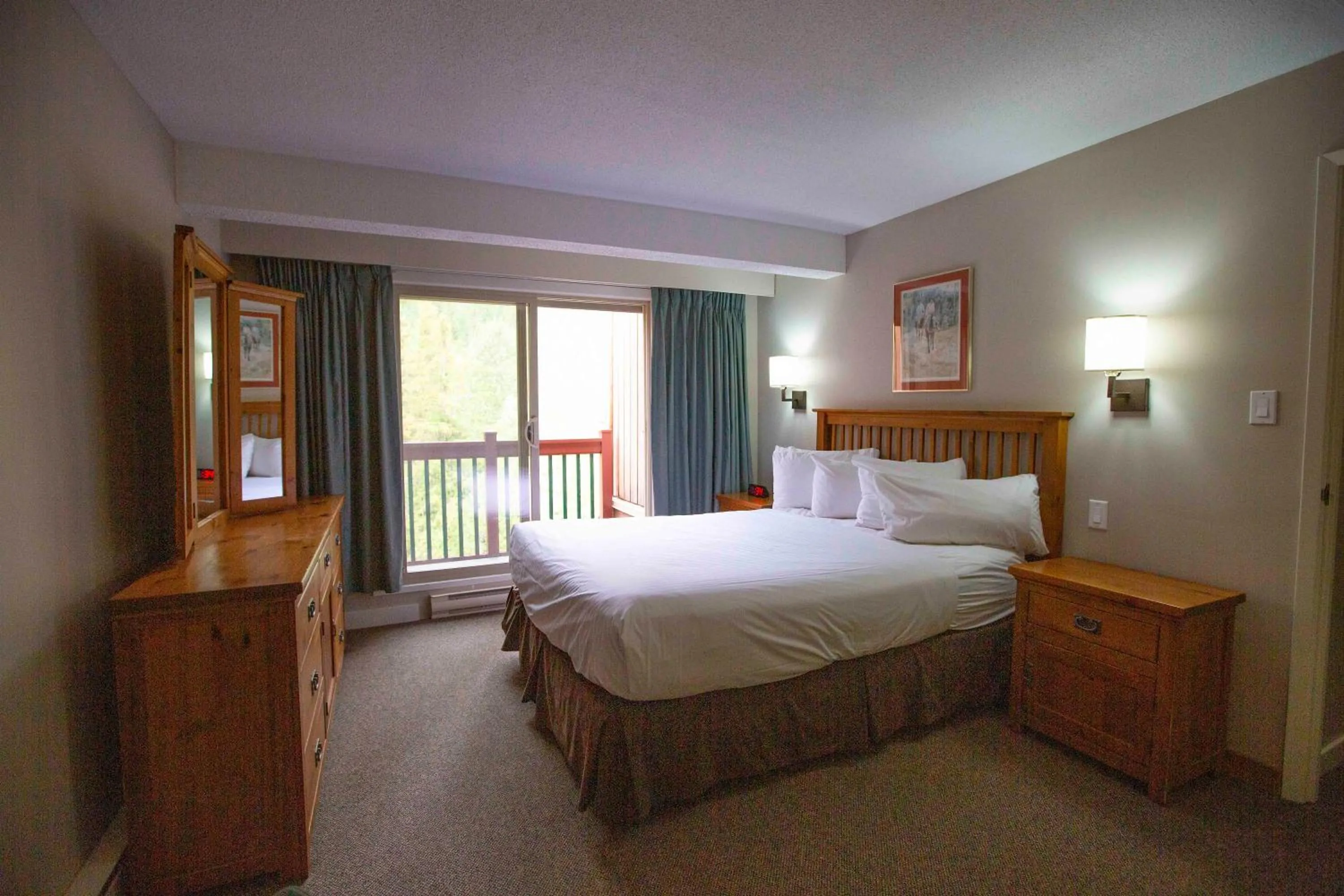 Bed in Panorama Vacation Retreat at Horsethief Lodge