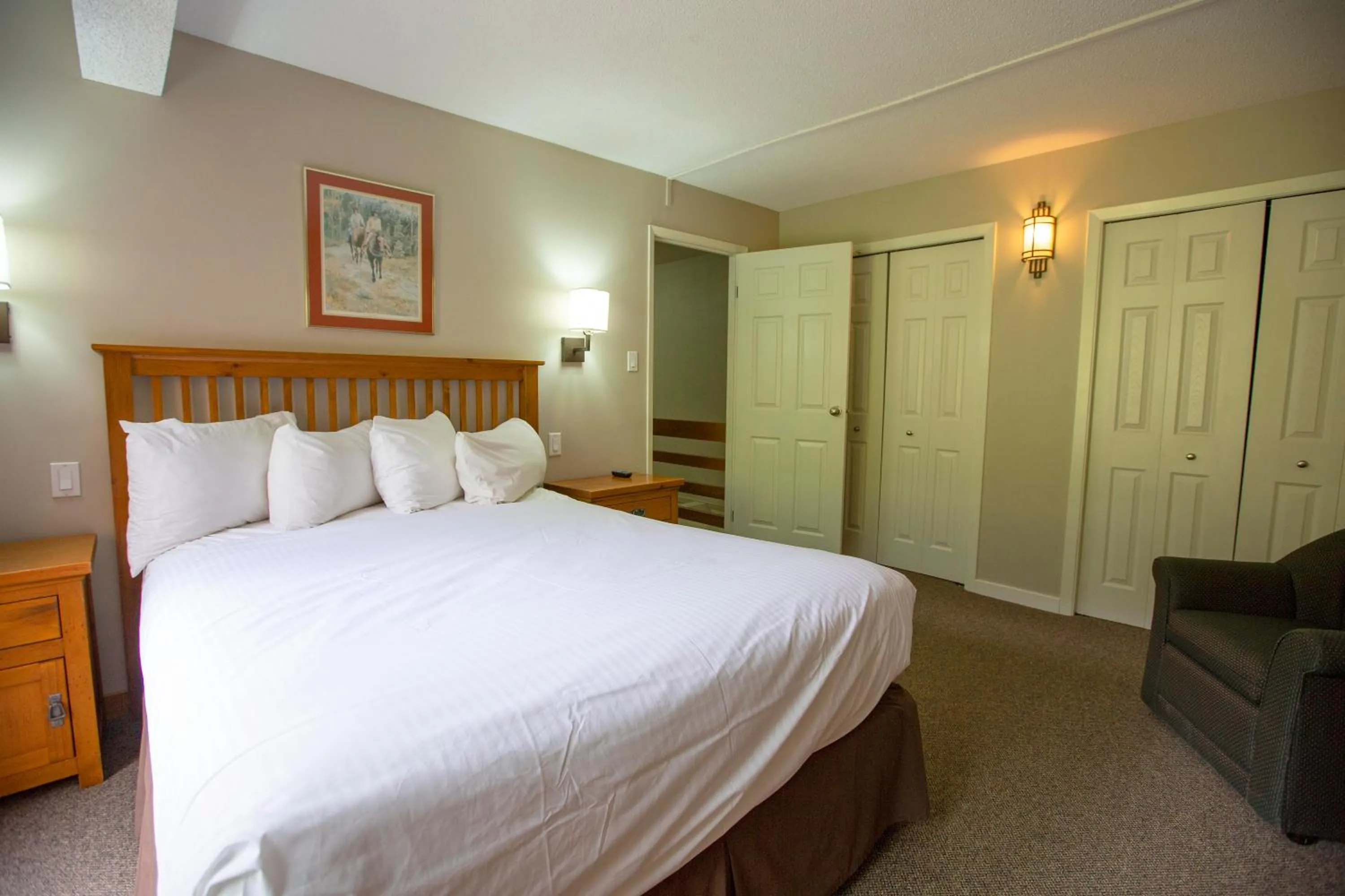 Bed in Panorama Vacation Retreat at Horsethief Lodge