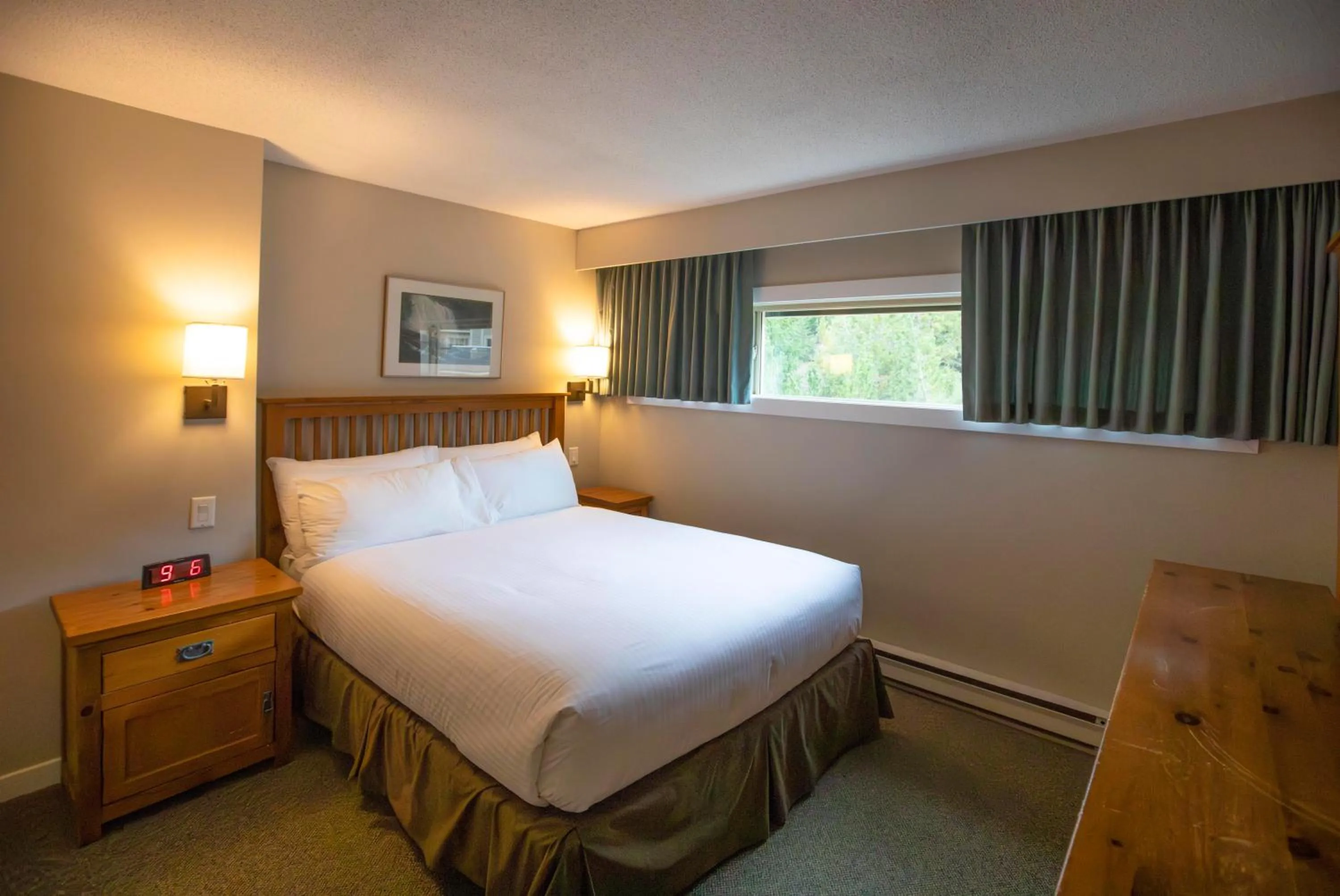 Bed in Panorama Vacation Retreat at Horsethief Lodge