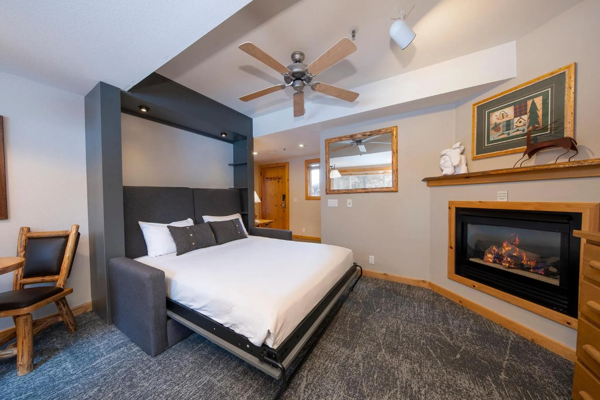 Photo of the whole room, Bed in Red Wolf Lakeside Lodge