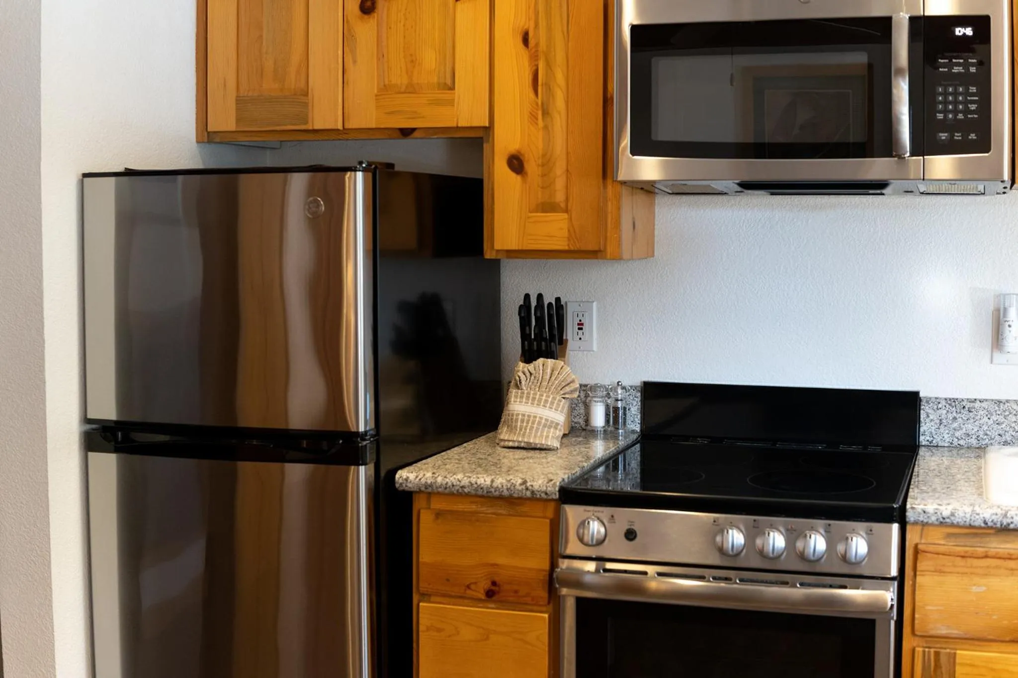 Kitchen or kitchenette in Red Wolf Lakeside Lodge