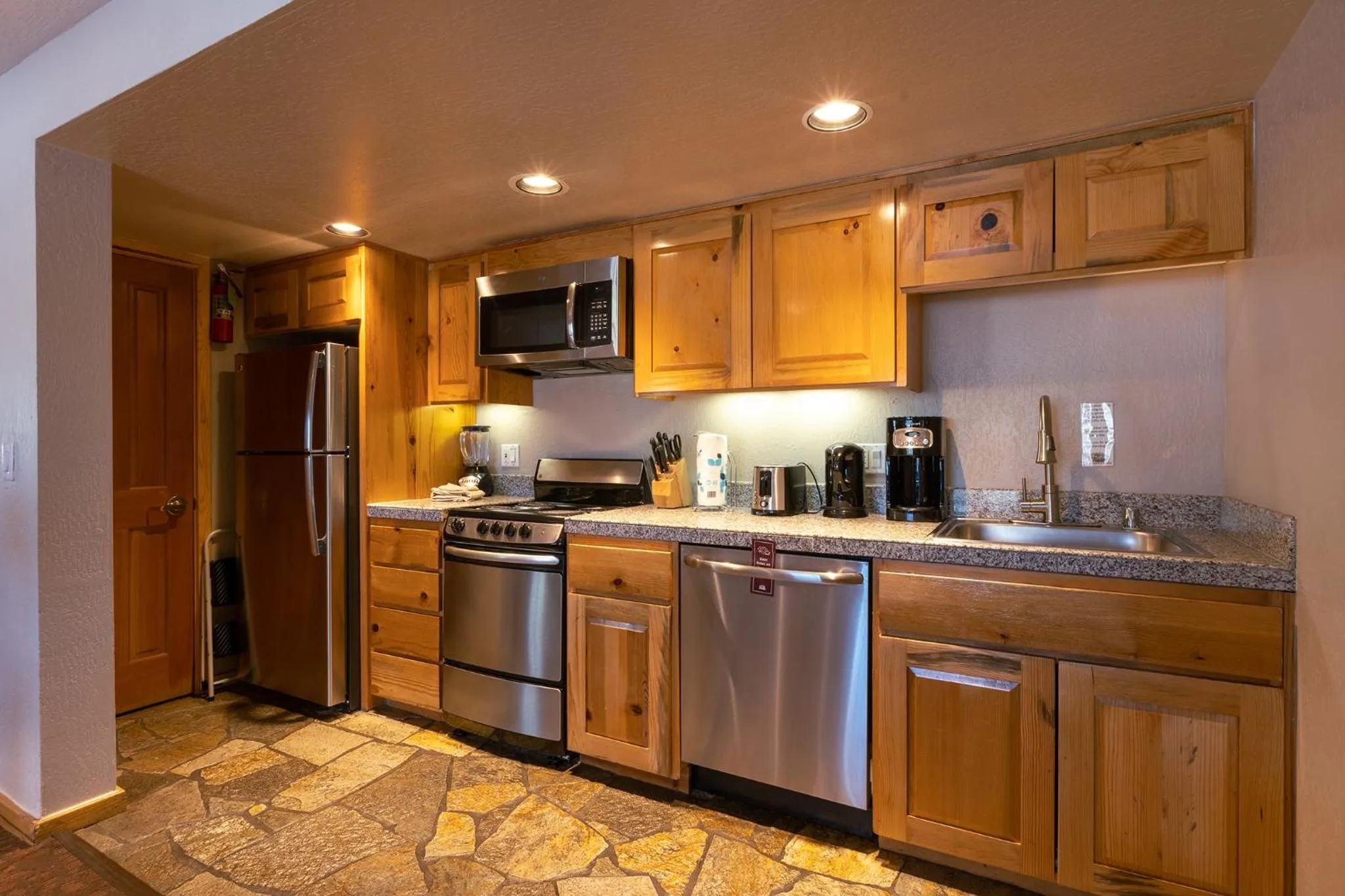 Kitchen or kitchenette in Red Wolf Lodge at Olympic Valley