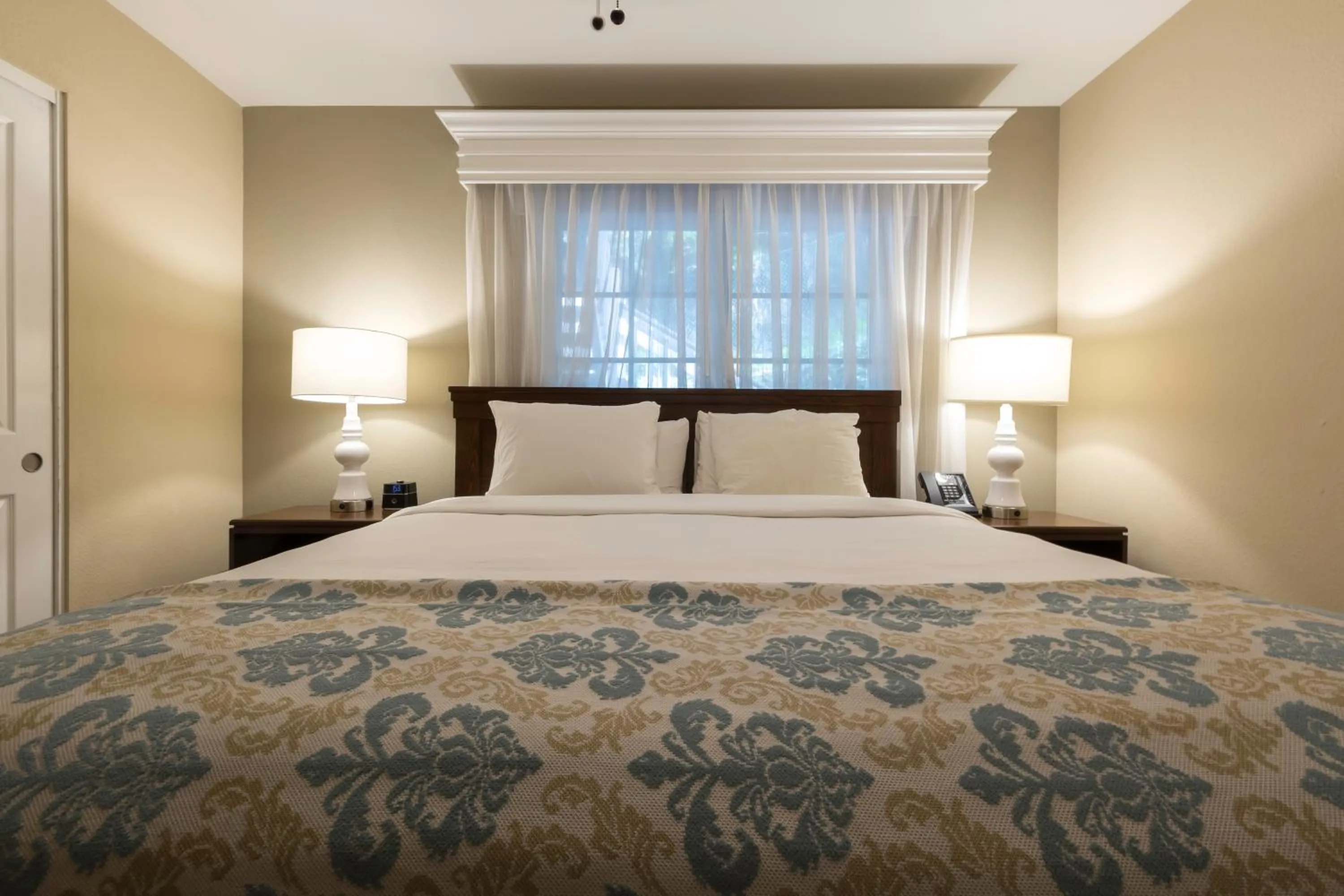 Bedroom, Bed in Villa L'Auberge