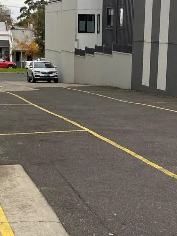 Parking in Apartments on Chapman