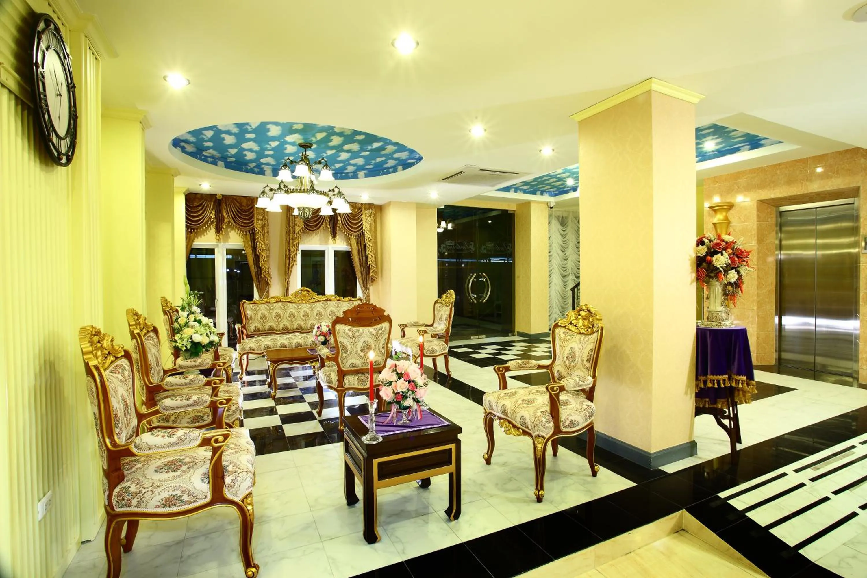 Lobby or reception in Victoria Nimman Hotel