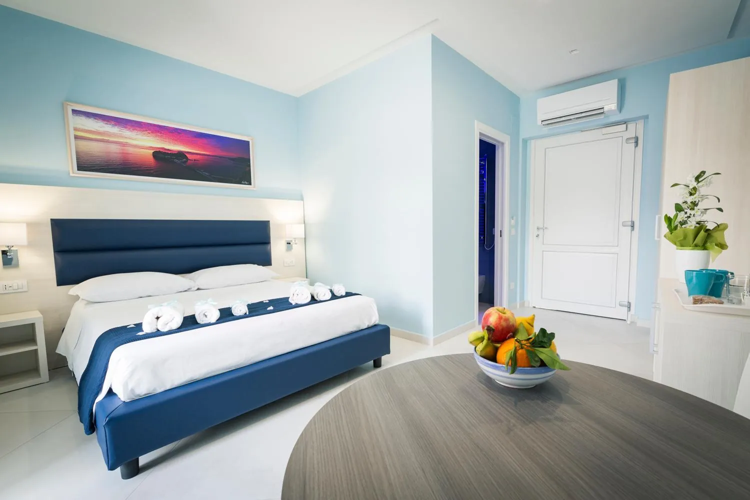 Photo of the whole room, Bed in Relais Kaora GUESTHOUSE