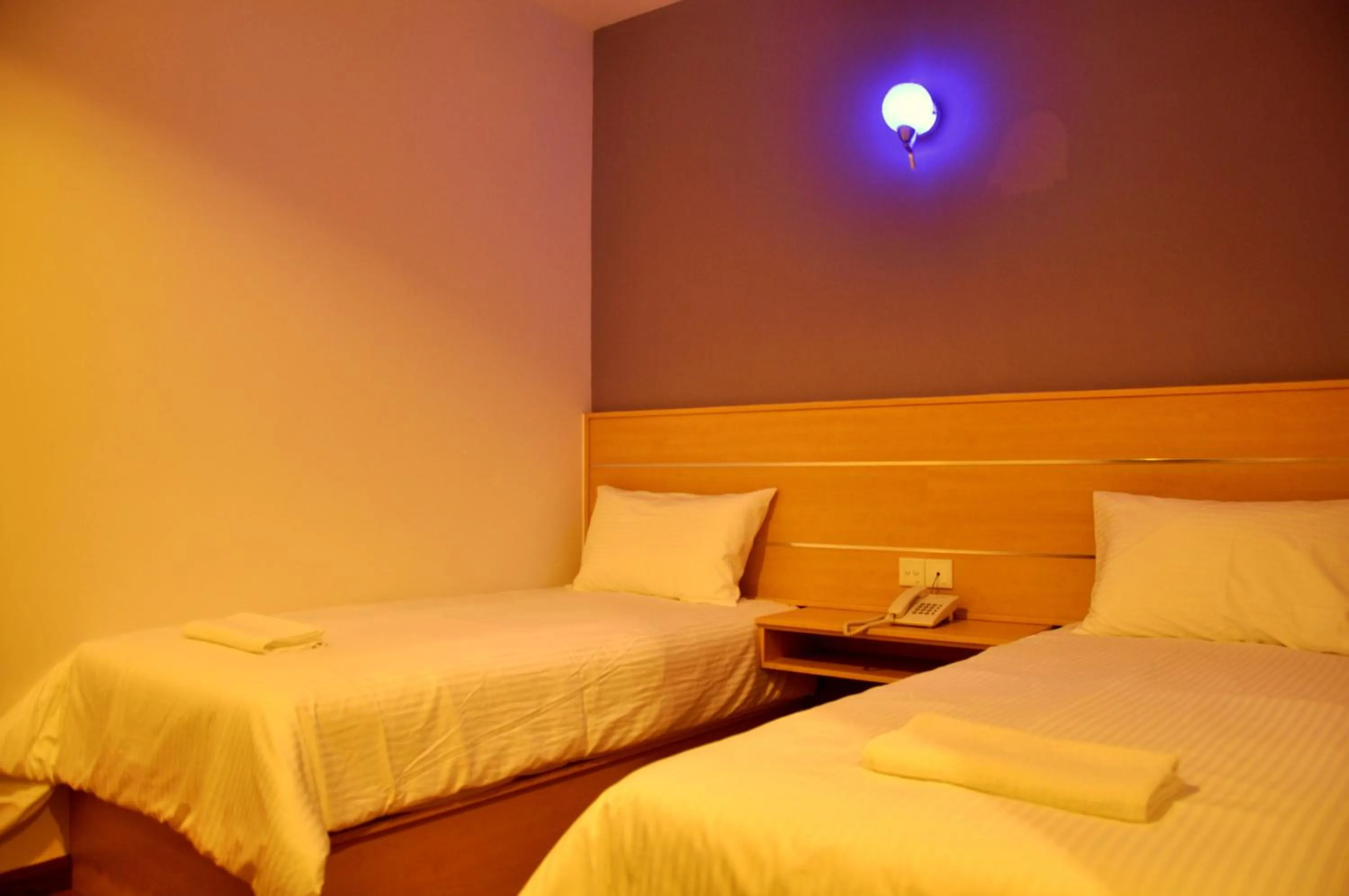 Bed in Hotel Economy Kapar