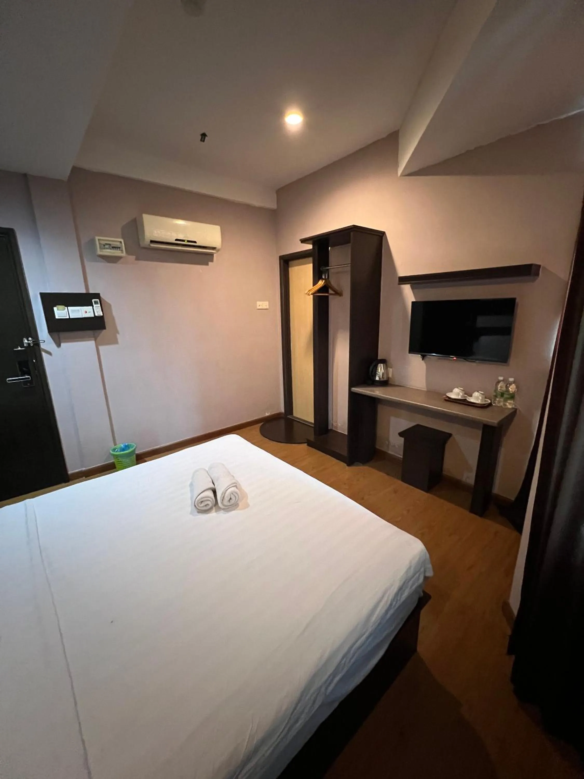 Bed in Hotel Economy Kapar