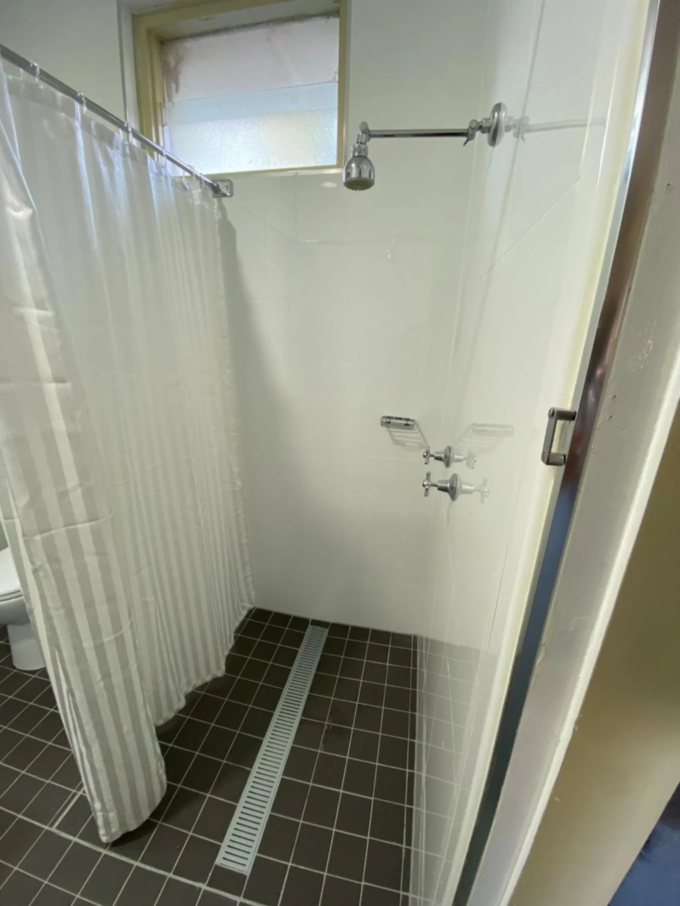 Bathroom in Bucketts Way Motel Gloucester