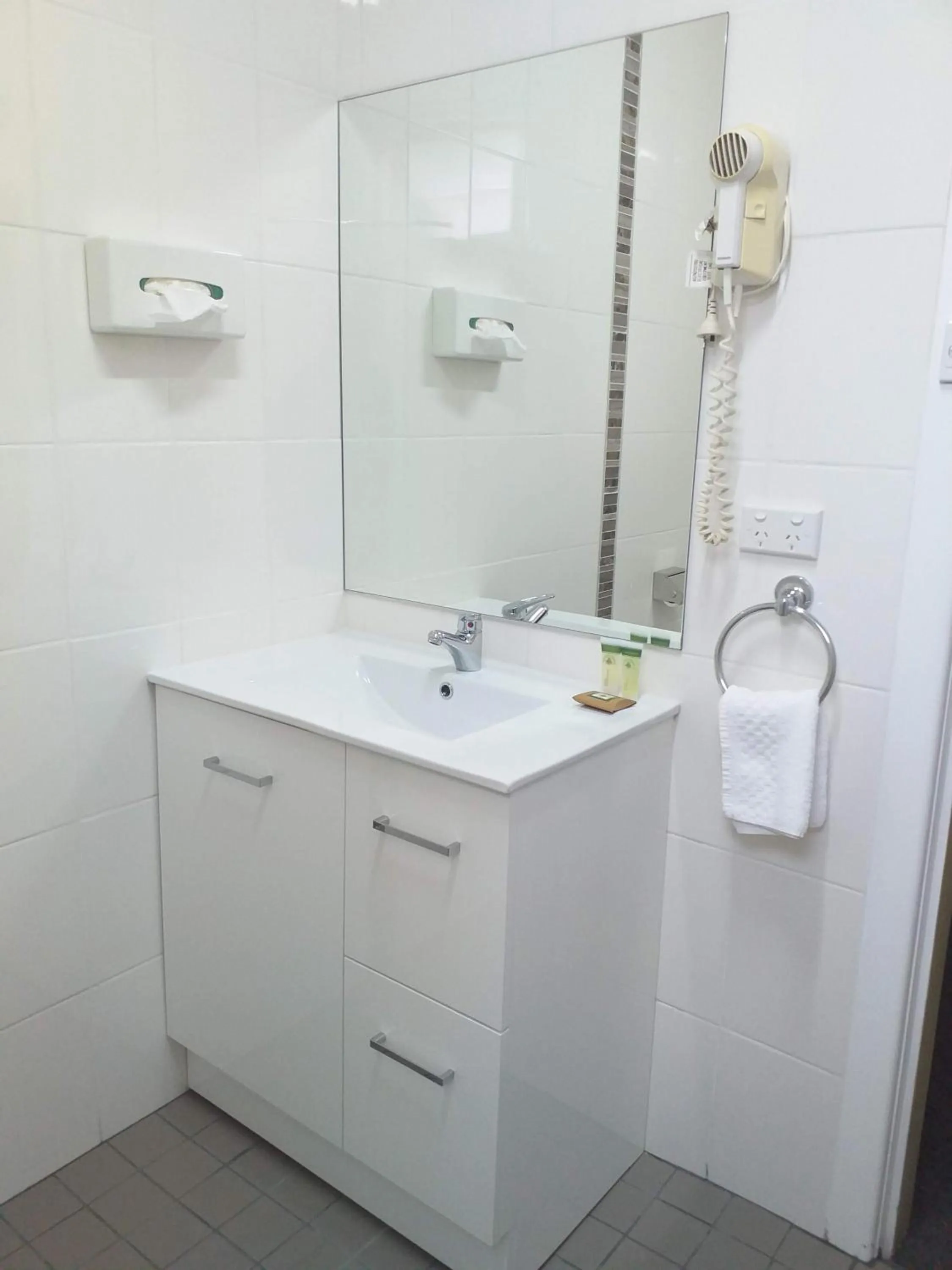 Bathroom in Bucketts Way Motel Gloucester