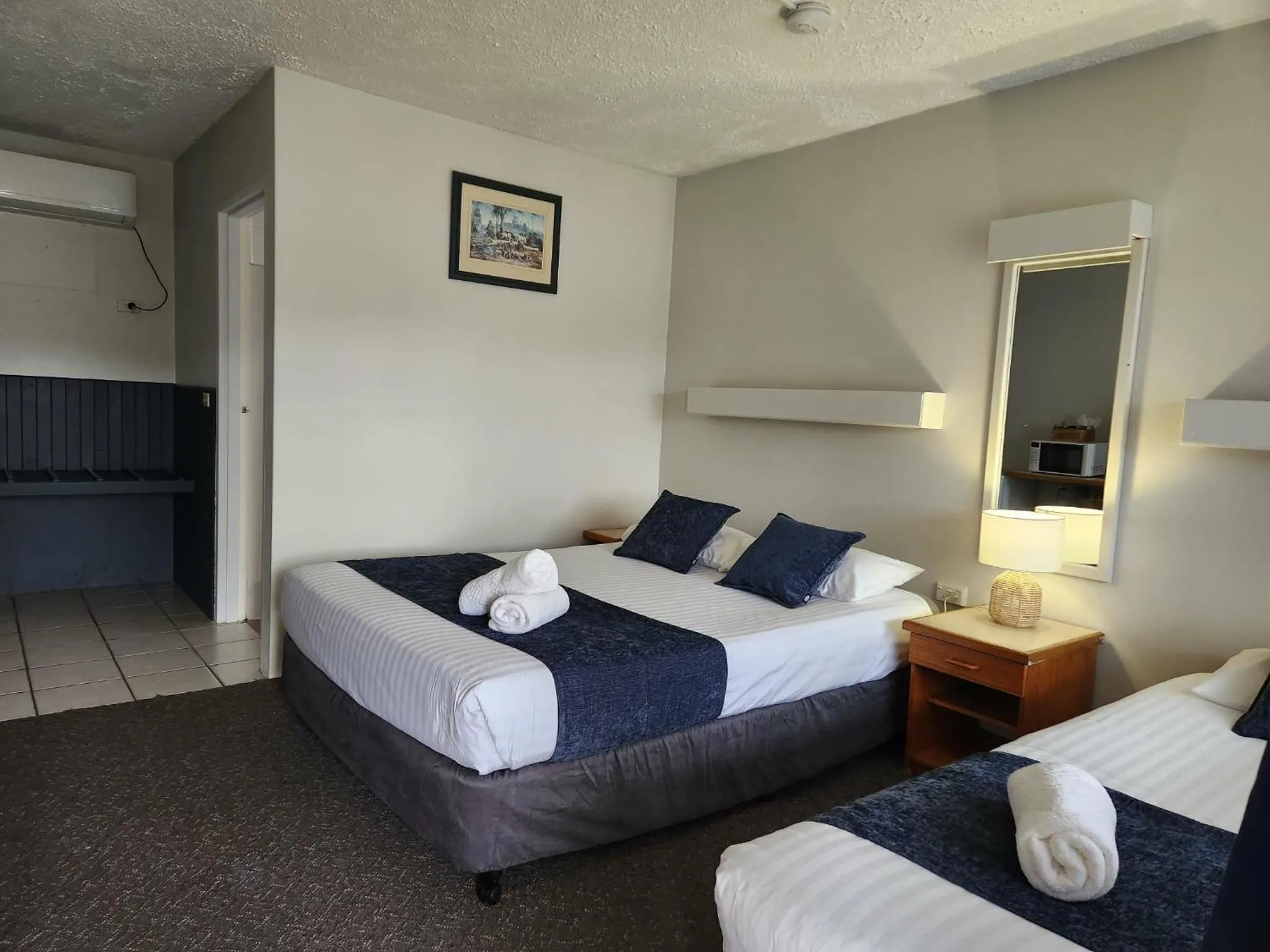 Bed in Bucketts Way Motel Gloucester